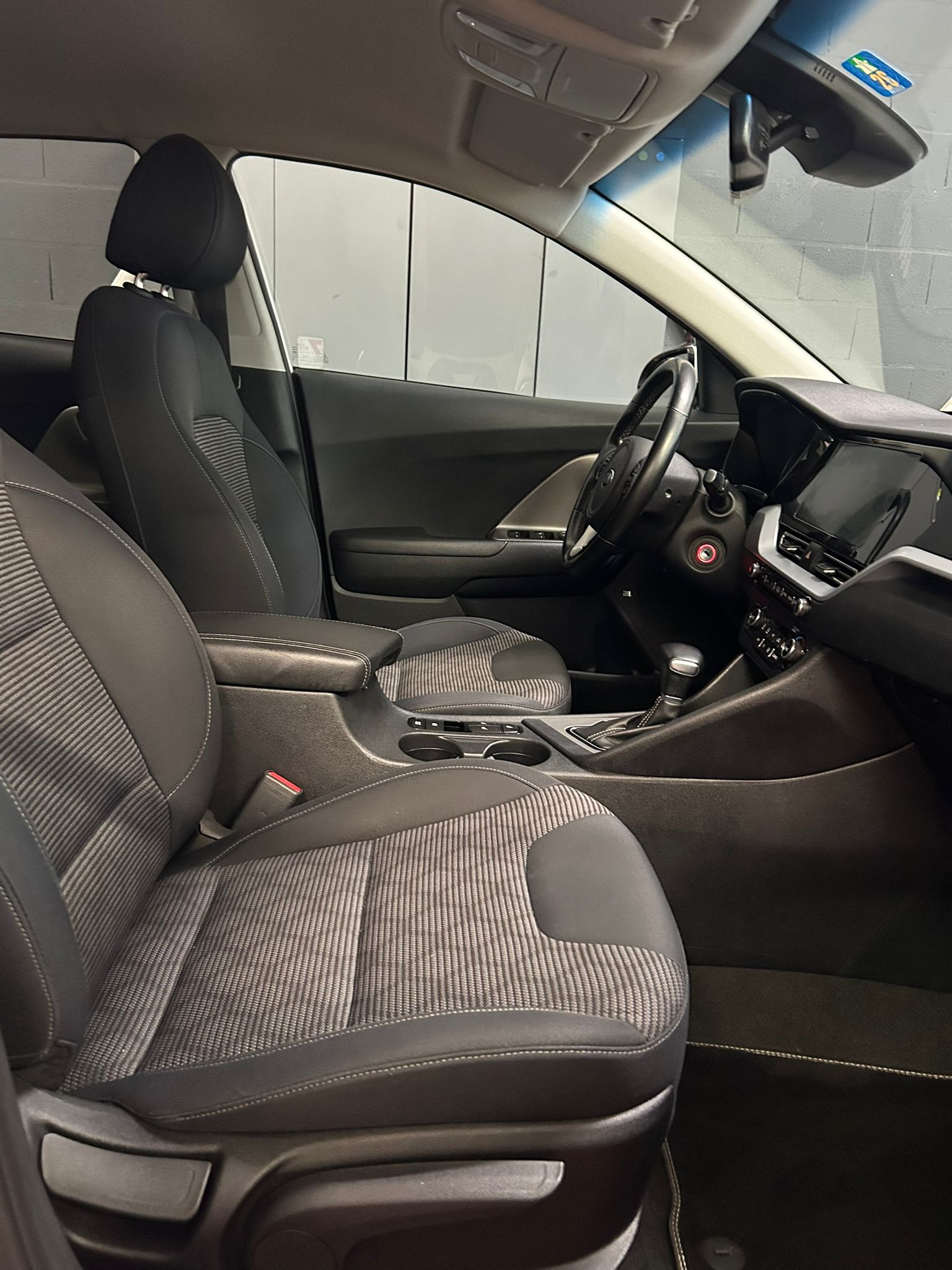 KIA Niro 1.6GDi Hybrid Power 25 DCT-image-9