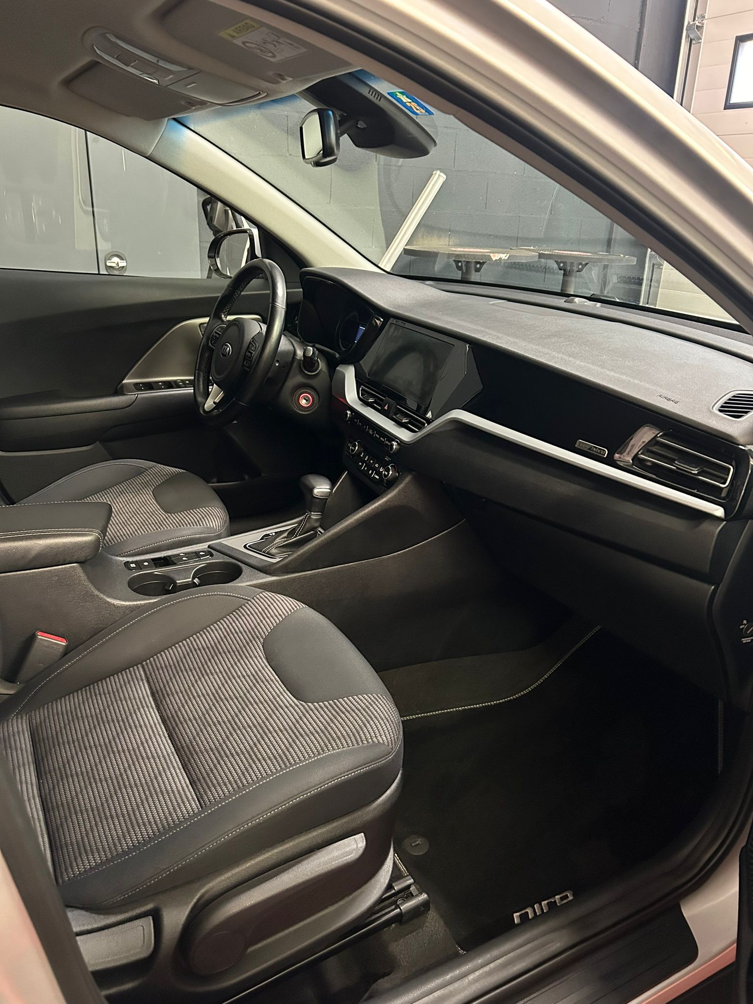 KIA Niro 1.6GDi Hybrid Power 25 DCT-image-7