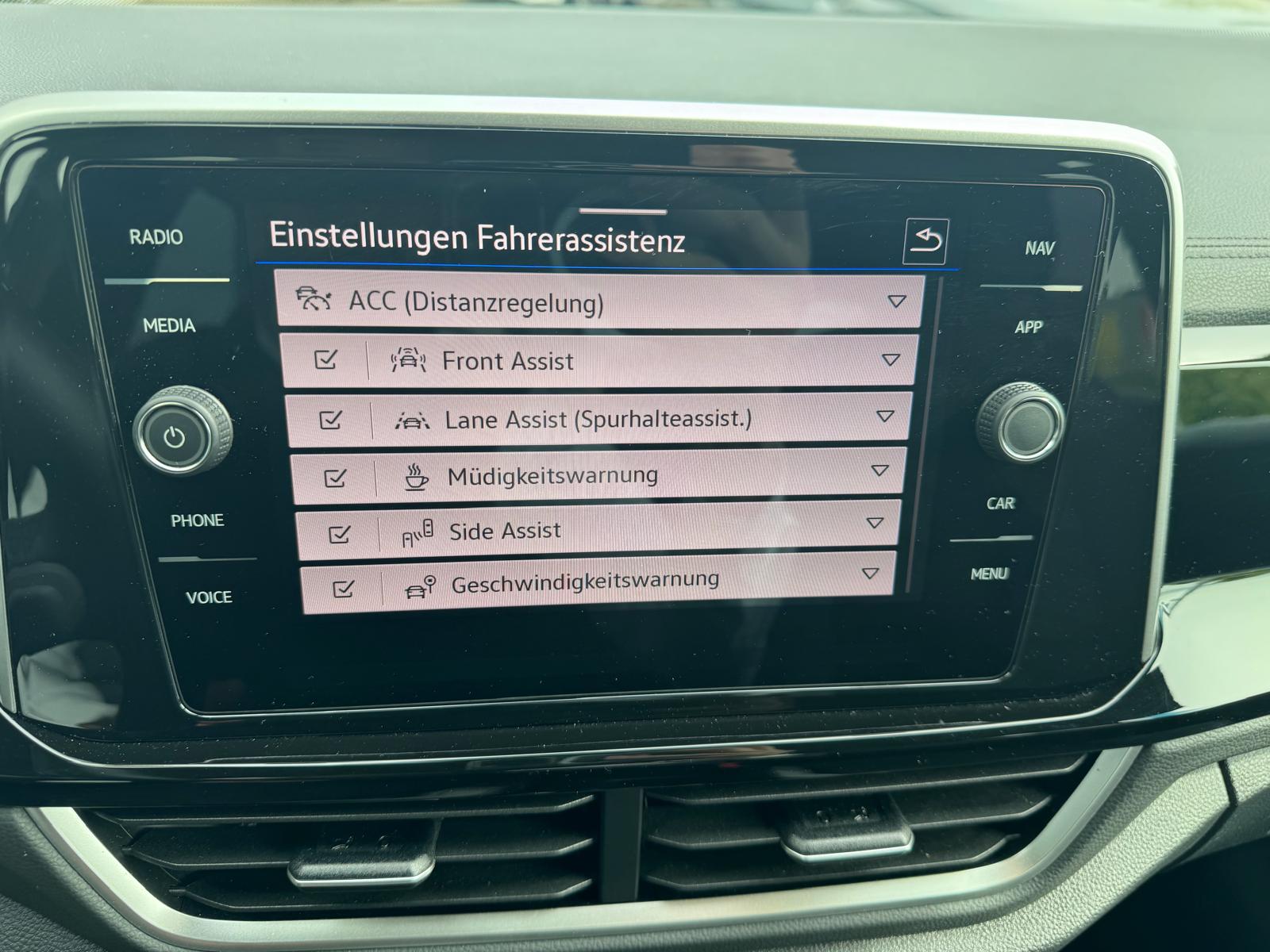 VW T-Roc 2.0 TSI R-Line DSG 4Motion-image-12