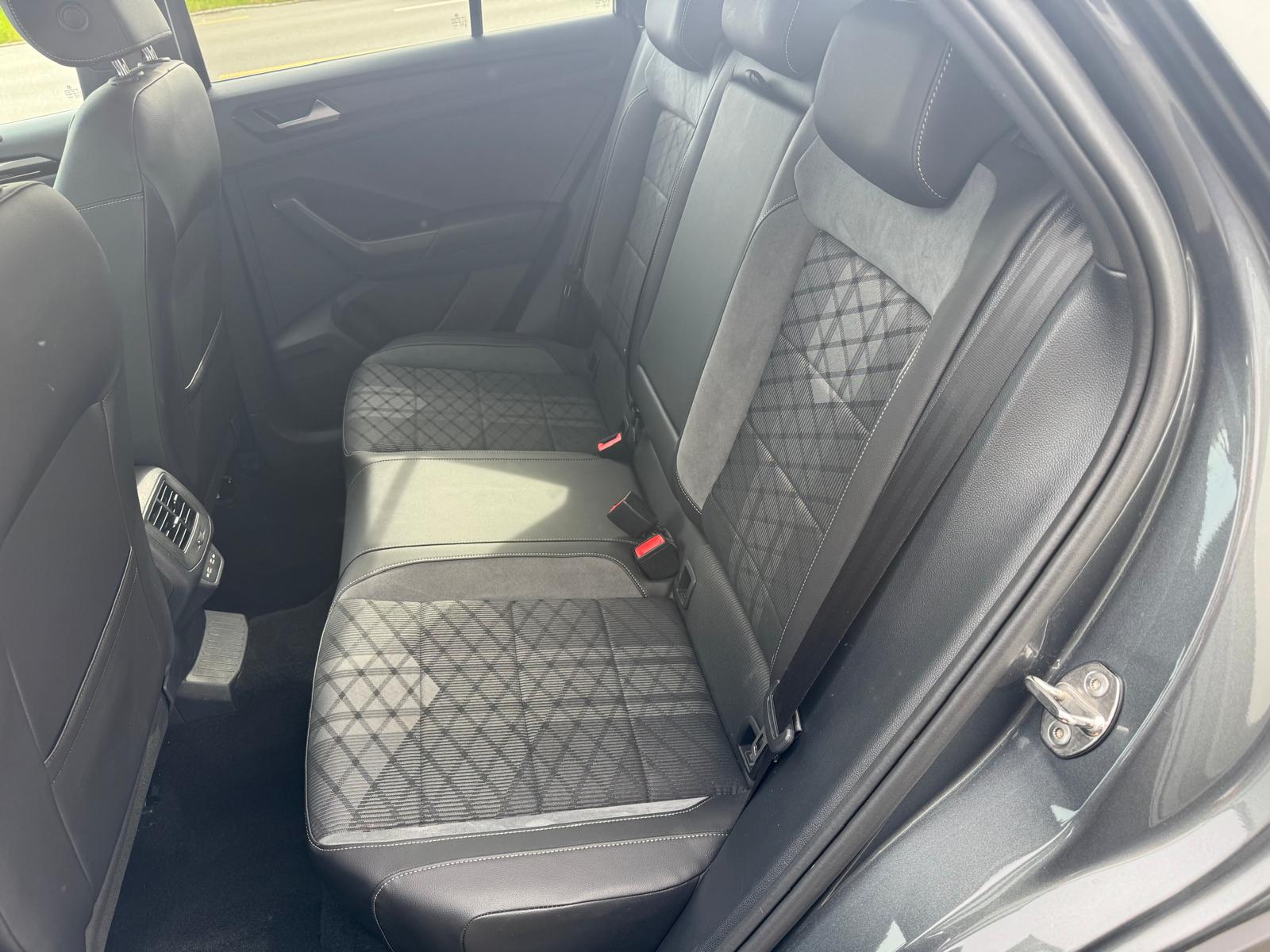 VW T-Roc 2.0 TSI R-Line DSG 4Motion-image-5