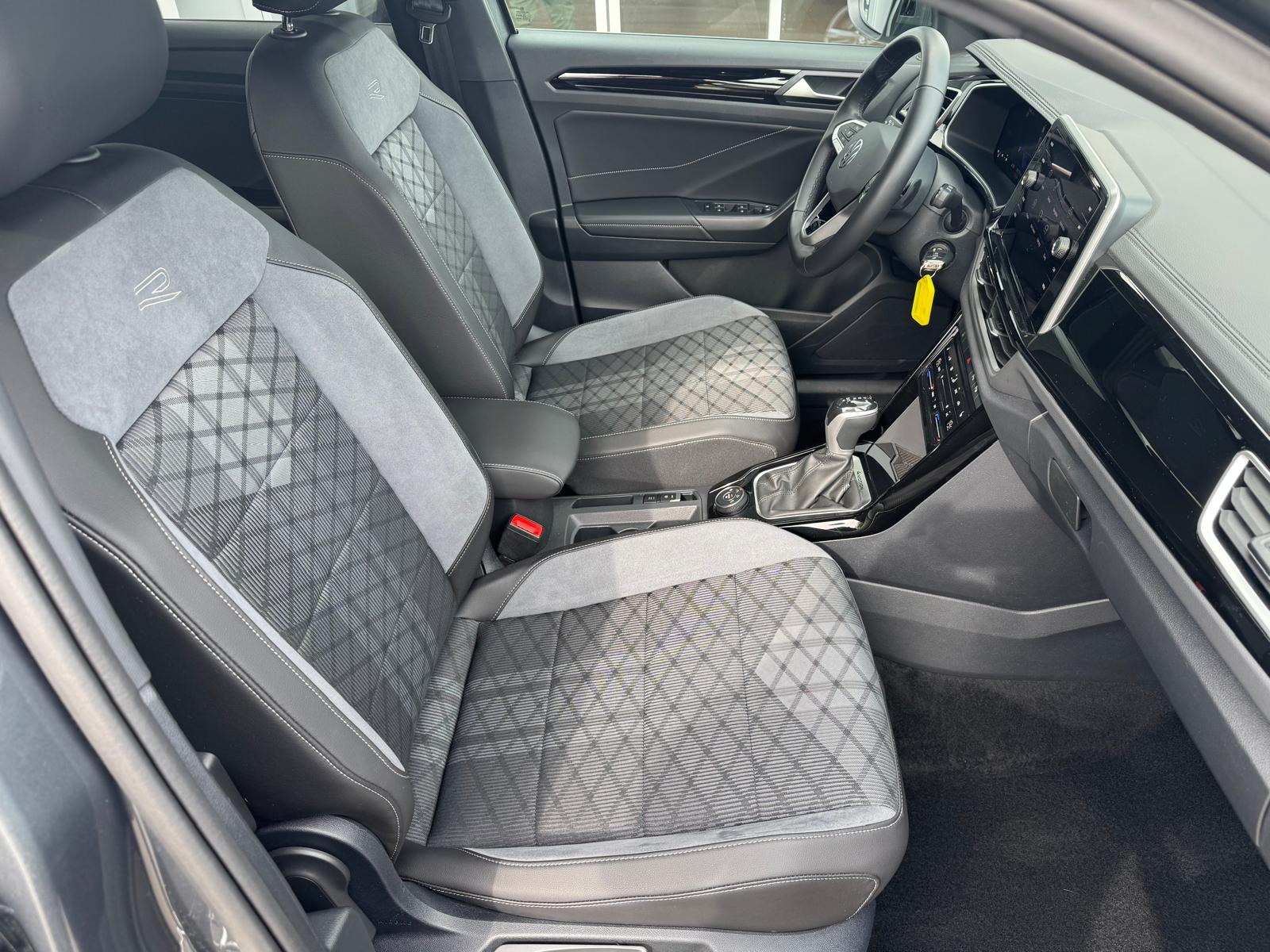 VW T-Roc 2.0 TSI R-Line DSG 4Motion-image-2