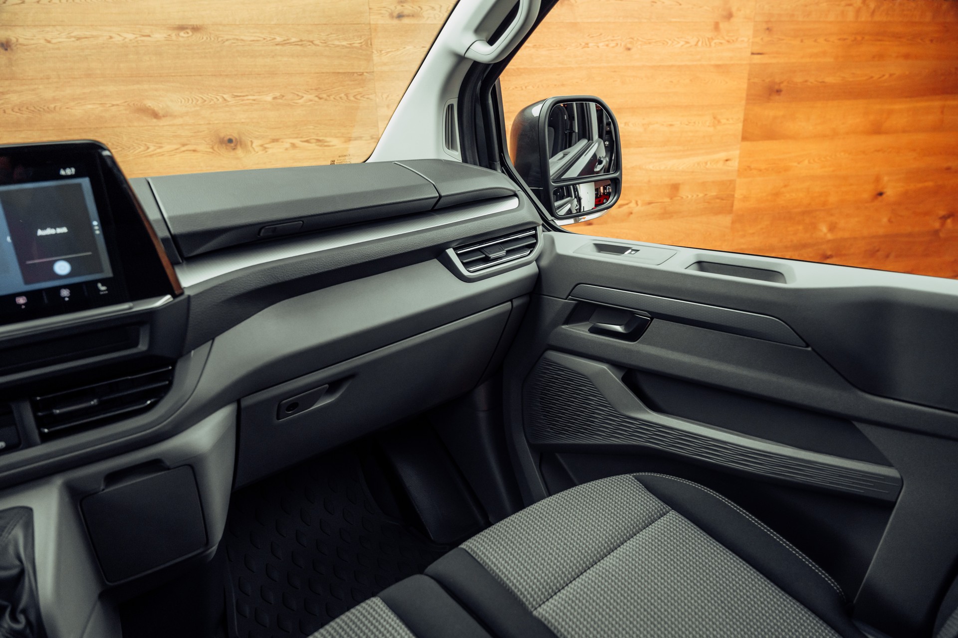 VW Transporter 2.0 TDI Lang-image-10