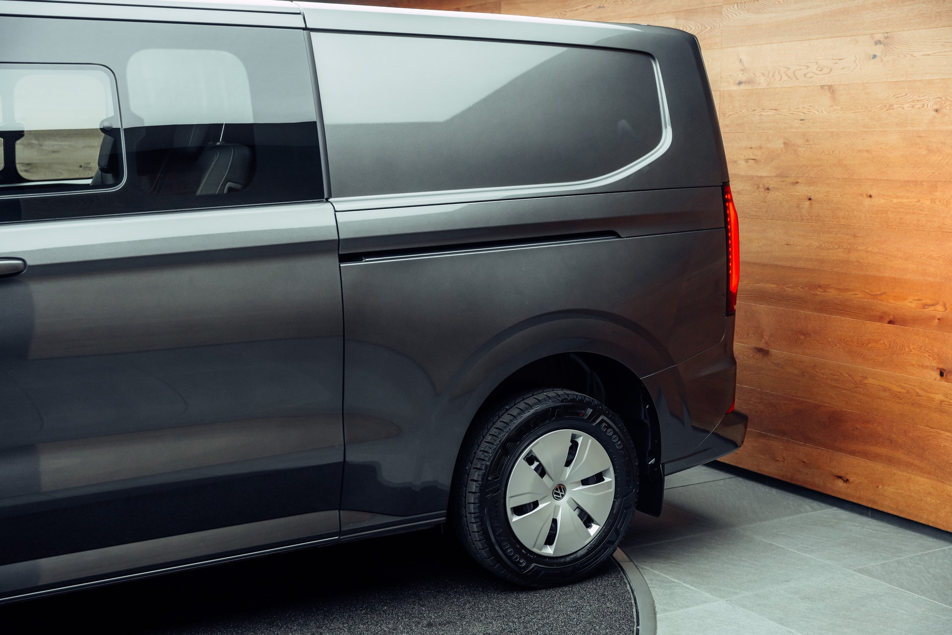 VW Transporter 2.0 TDI Lang-image-16