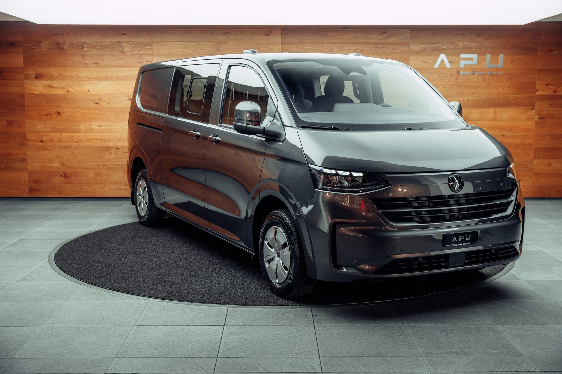 VW Transporter 2.0 TDI Lang-image-0