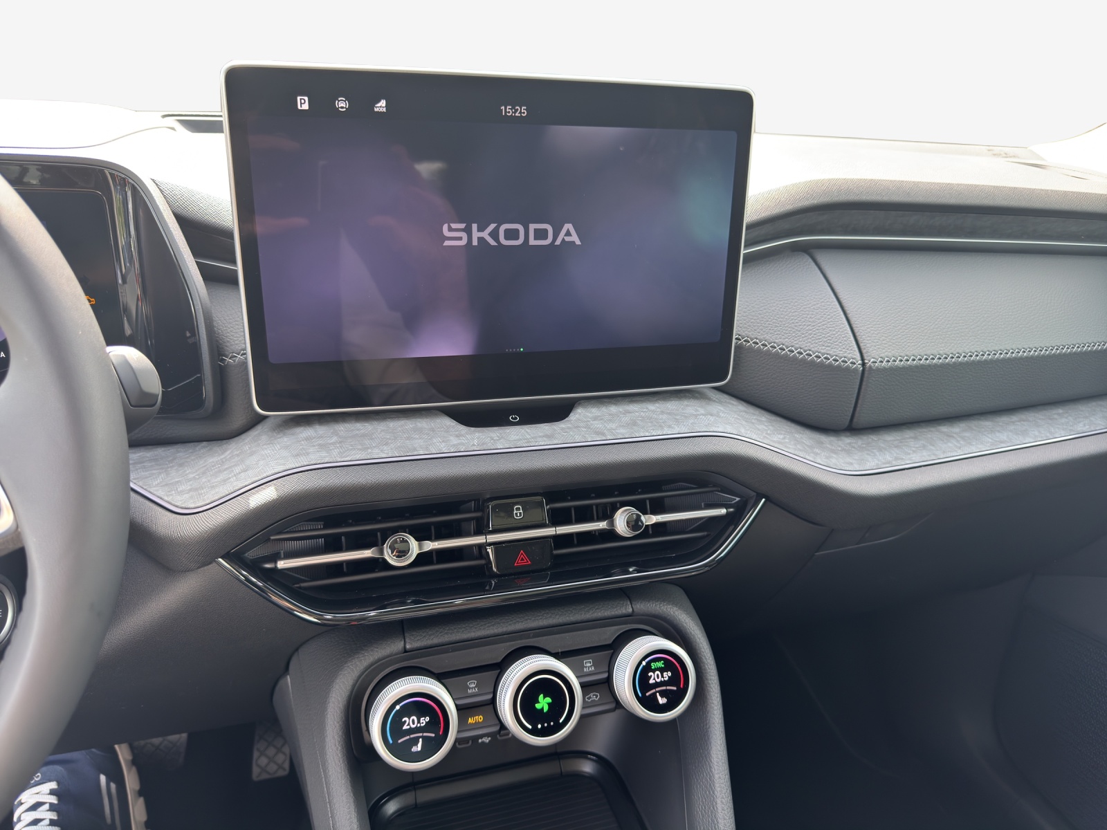 SKODA Kodiaq Dynamic 2.0TSI 204PS 7DSG4x4-image-10
