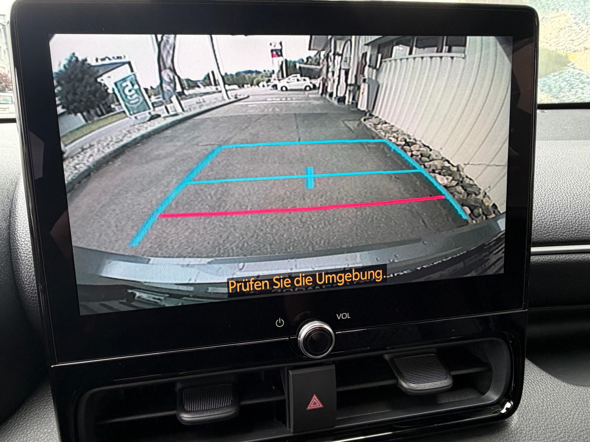 TOYOTA Yaris 1.5 Premium e-CVT-image-16