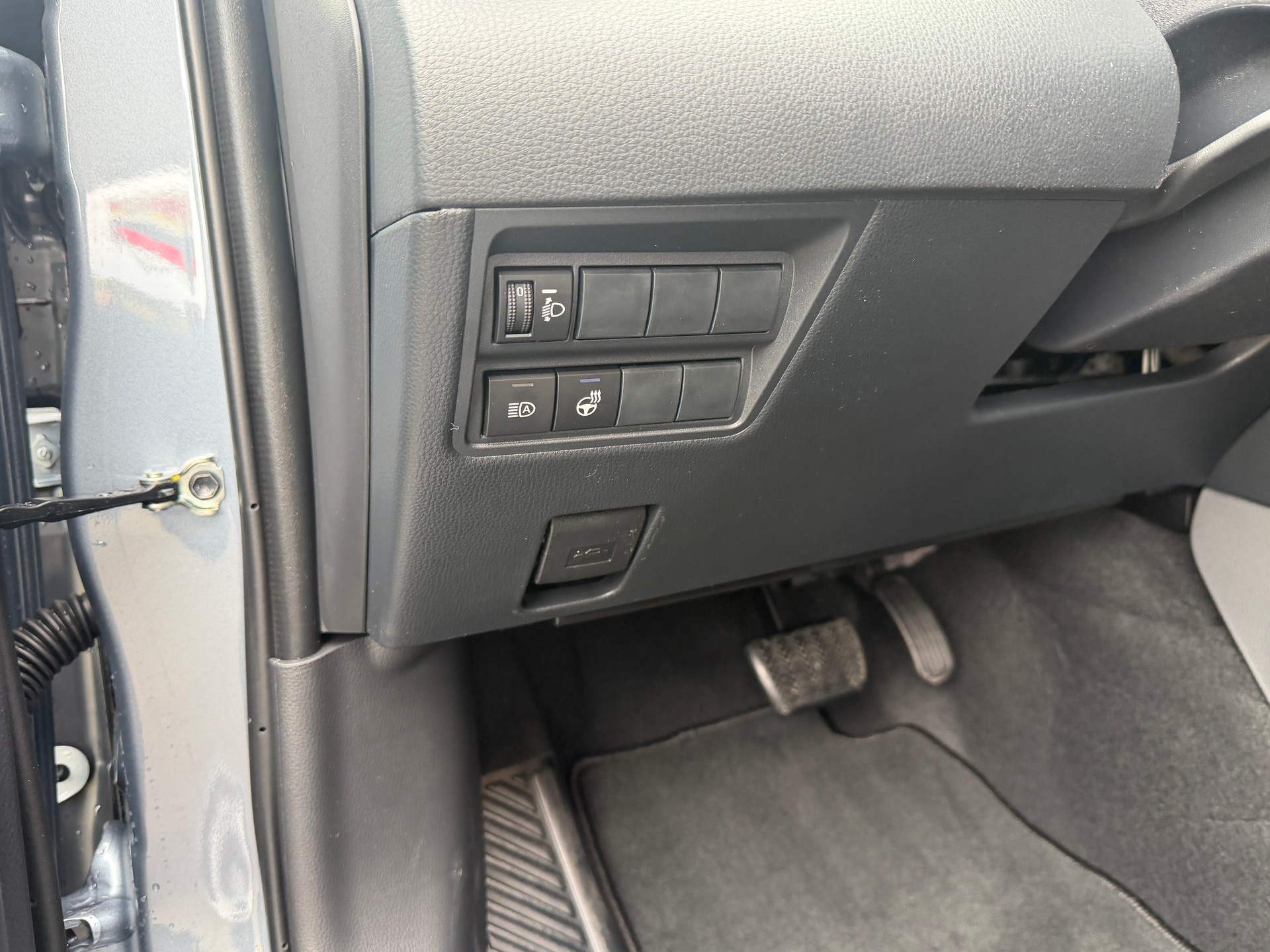 TOYOTA Yaris 1.5 Premium e-CVT-image-10