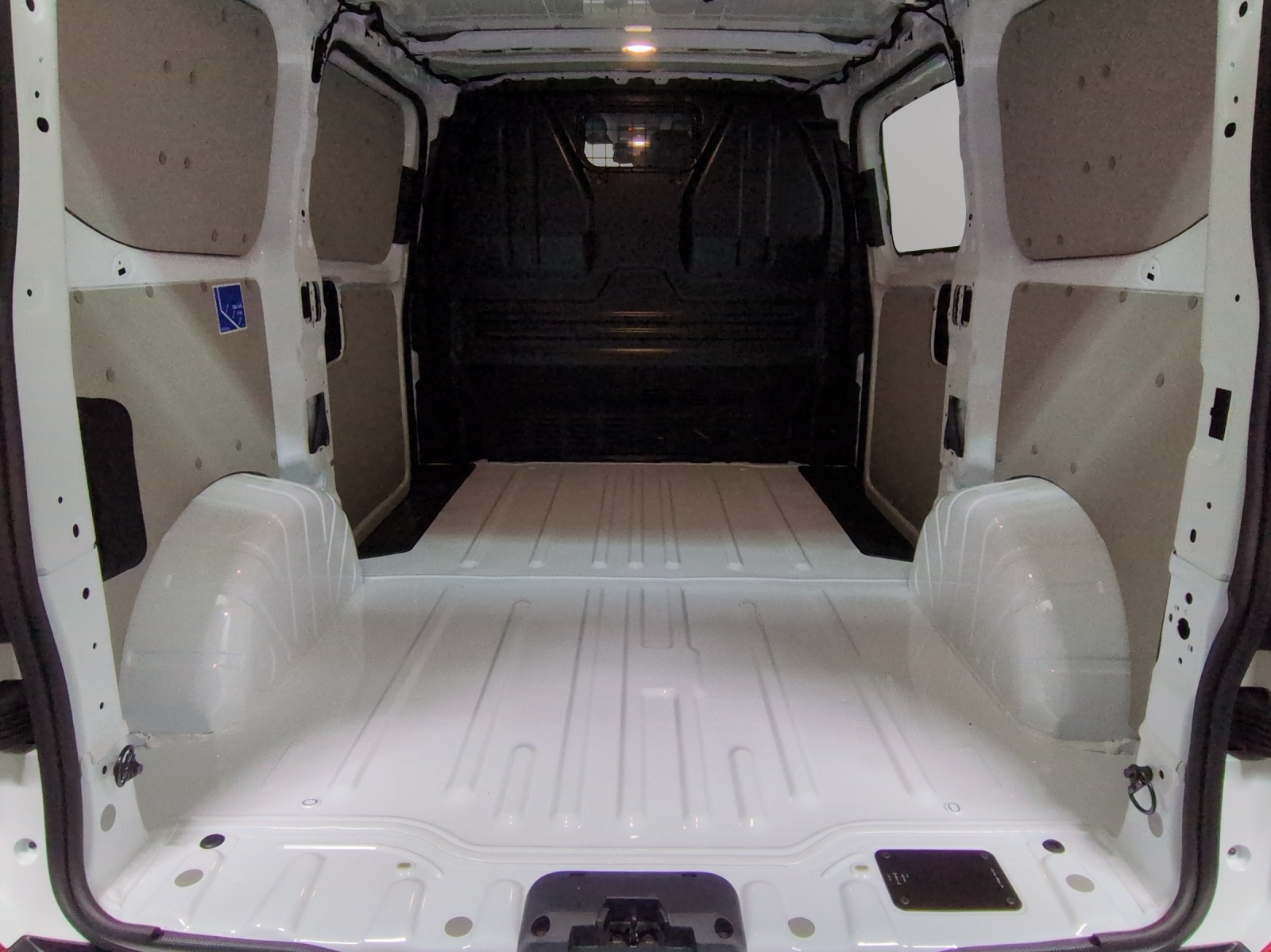 VW Transporter Kastenwagen Hybrid-image-8