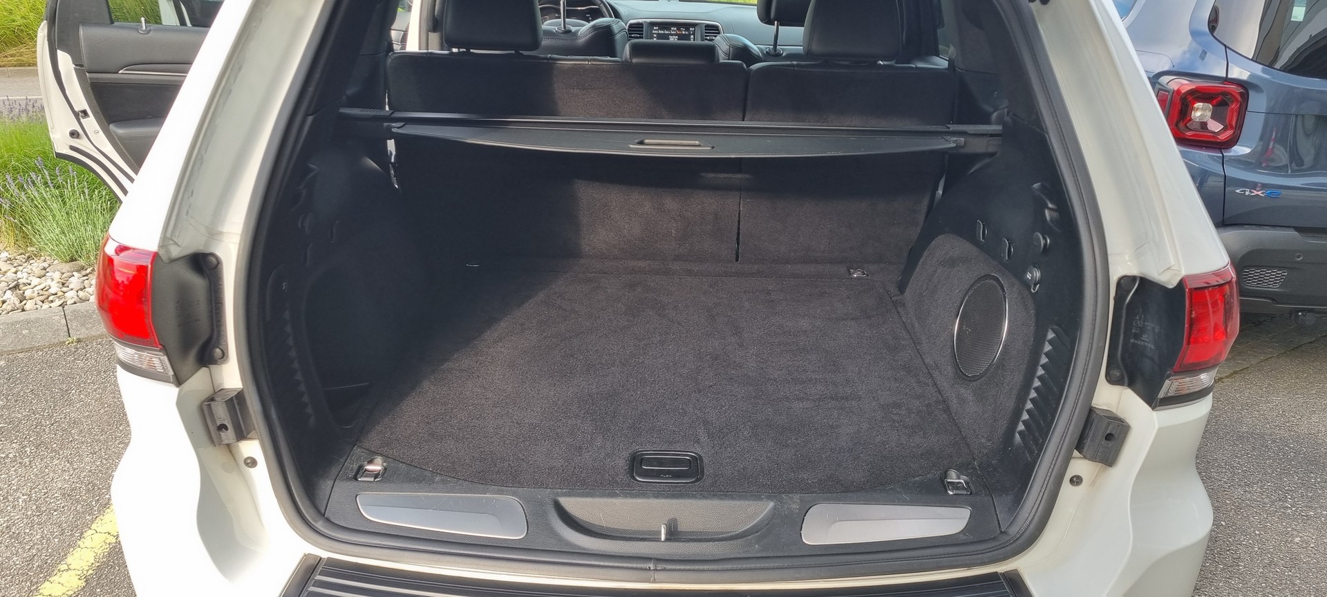 JEEP Grand Cherokee 3.0 CRD Overland Automatic-image-9