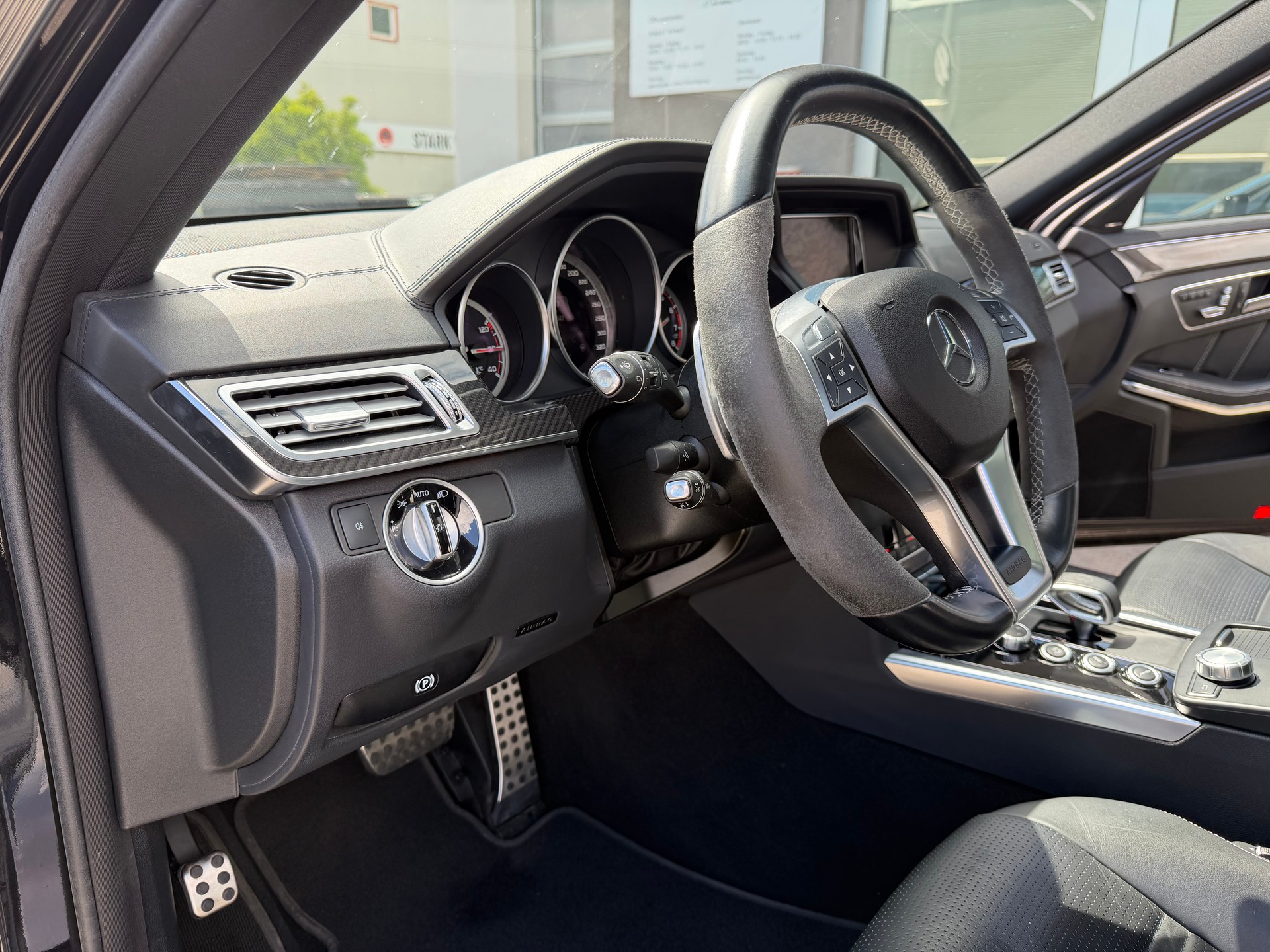 MERCEDES-BENZ E 63 AMG S 4Matic Speedshift-image-12