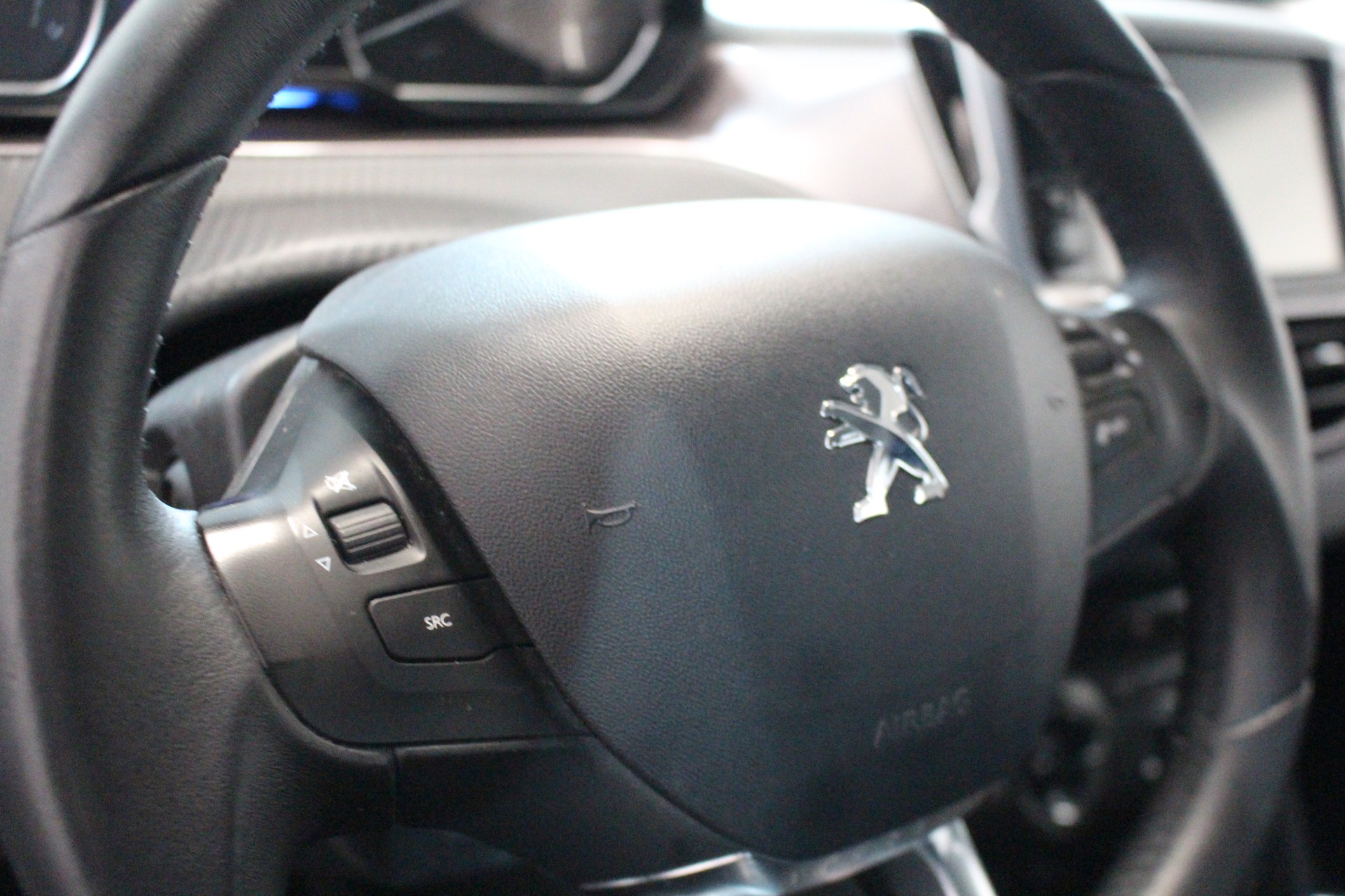 PEUGEOT 2008 1.6 VTi Active-image-13