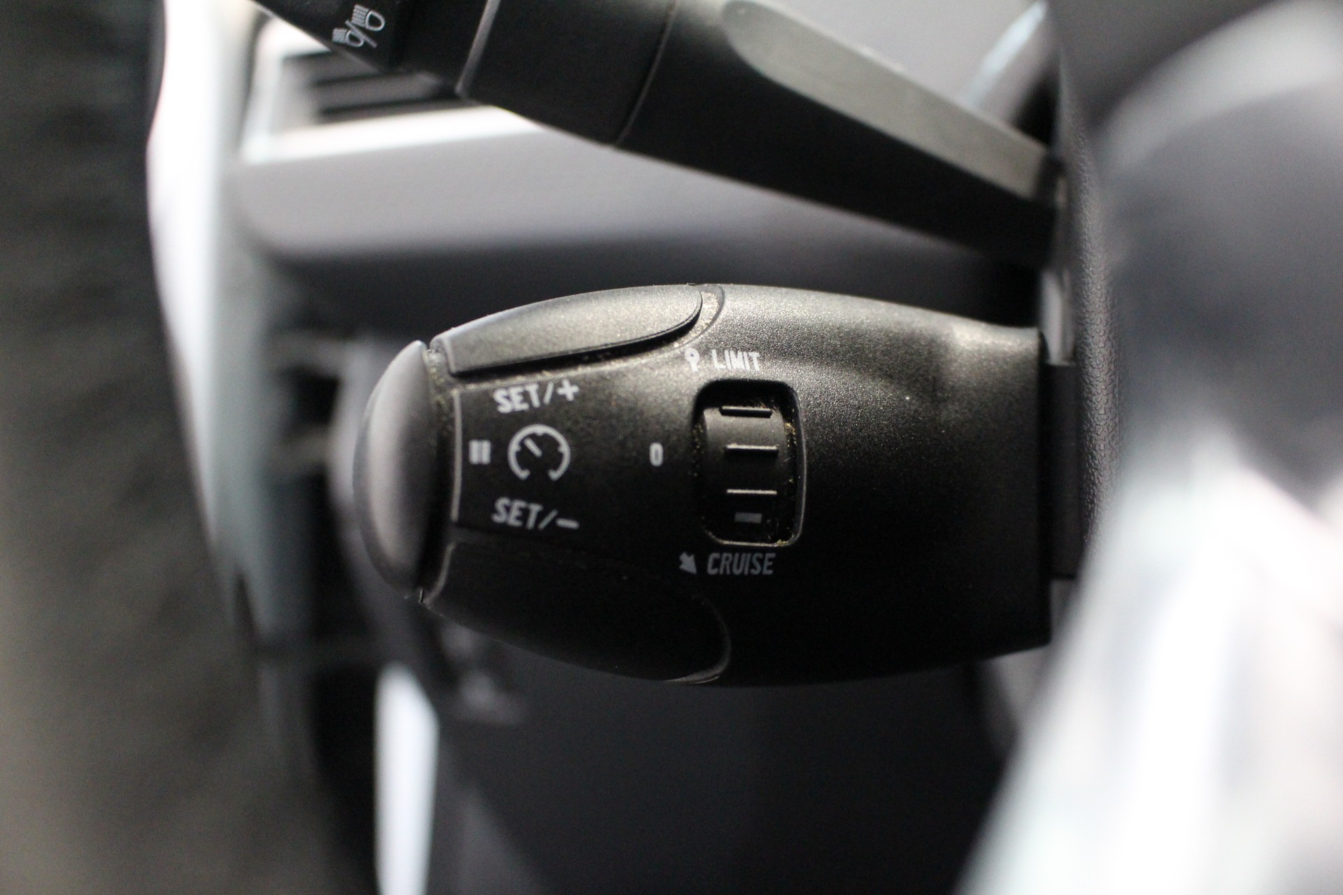 PEUGEOT 2008 1.6 VTi Active-image-14