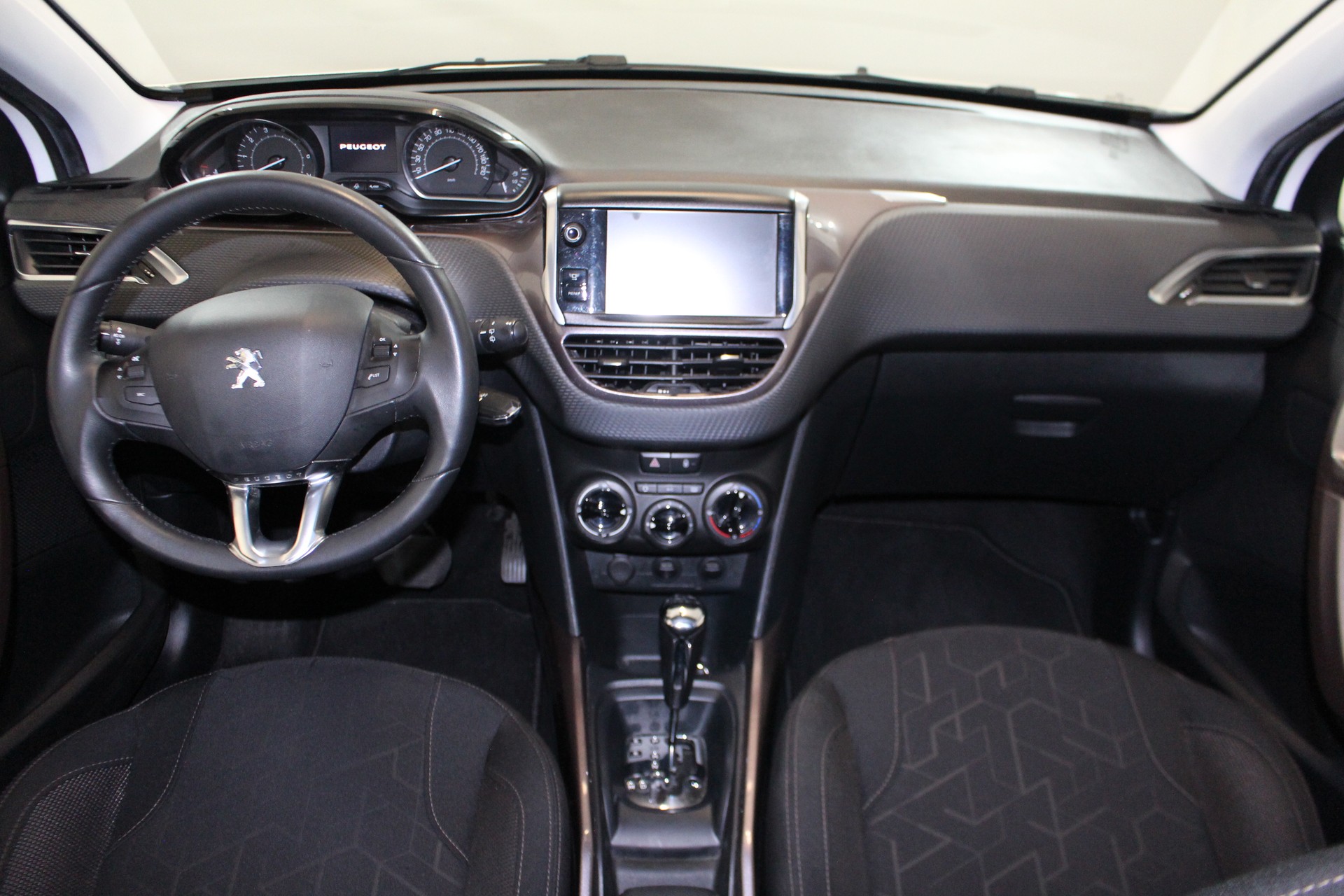 PEUGEOT 2008 1.6 VTi Active-image-12