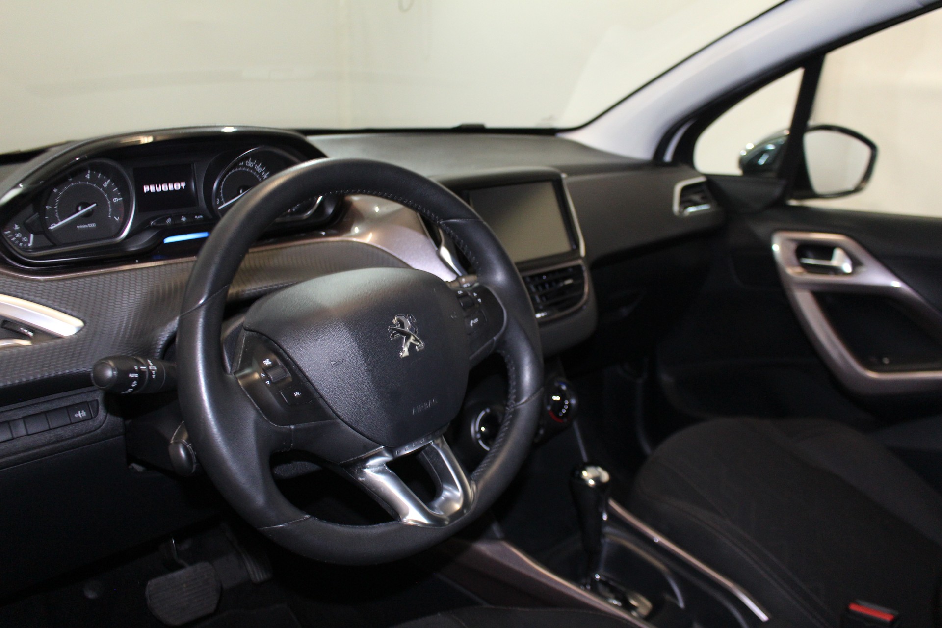 PEUGEOT 2008 1.6 VTi Active-image-11