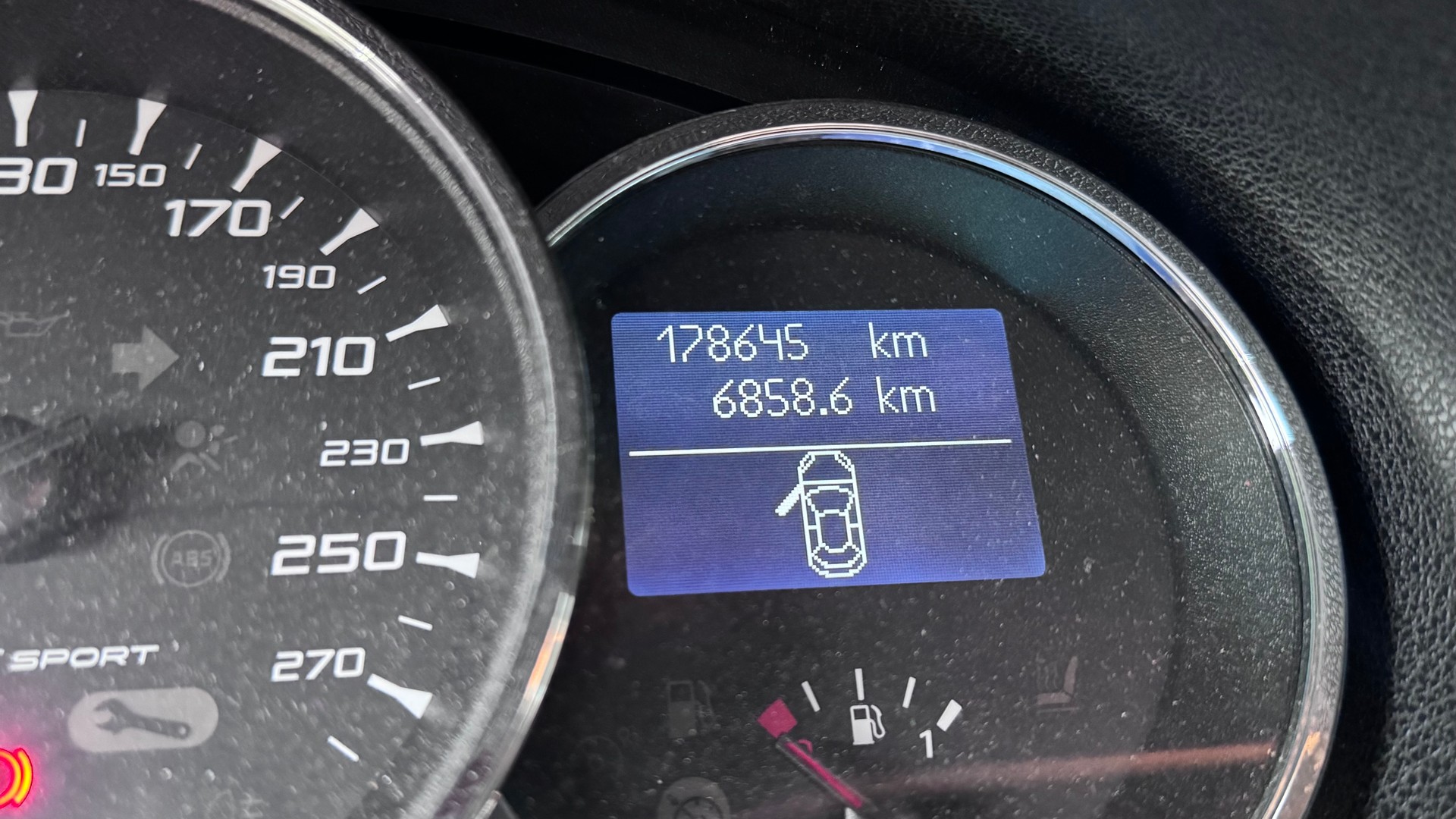 RENAULT MEGANE-image-11
