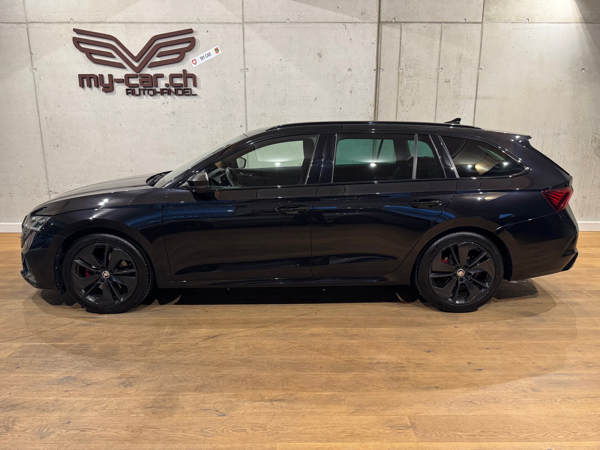SKODA Octavia Combi 2.0 TDI DSG RS 4x4 || CH-FZG || AHK || TRAVEL ASSIST-image-6