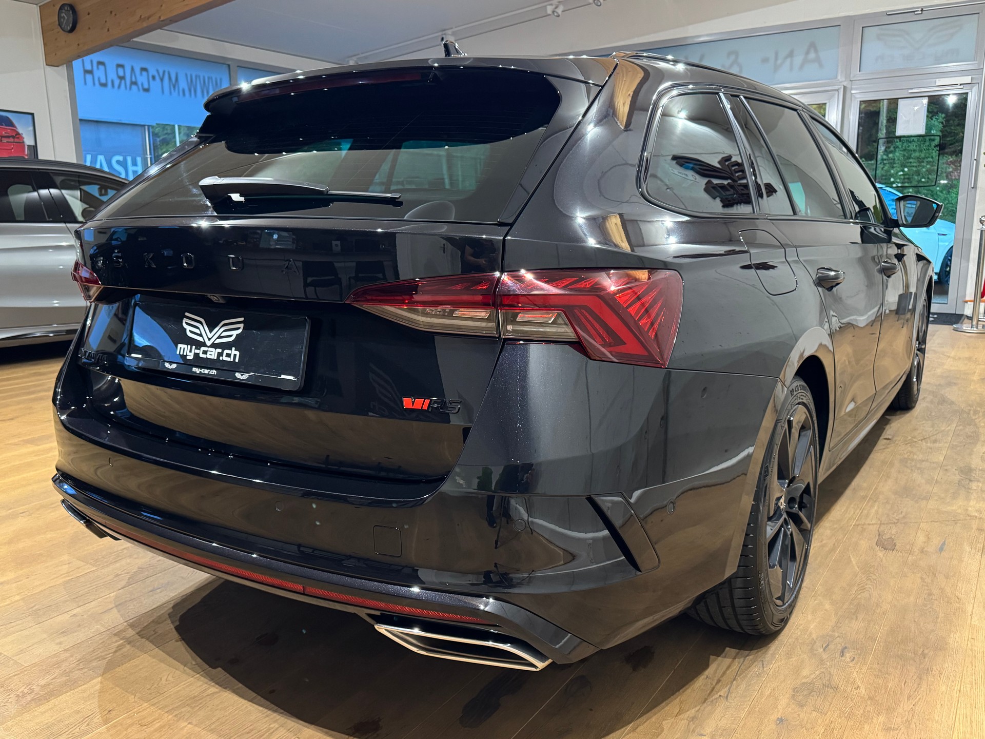SKODA Octavia Combi 2.0 TDI DSG RS 4x4 || CH-FZG || AHK || TRAVEL ASSIST-image-13