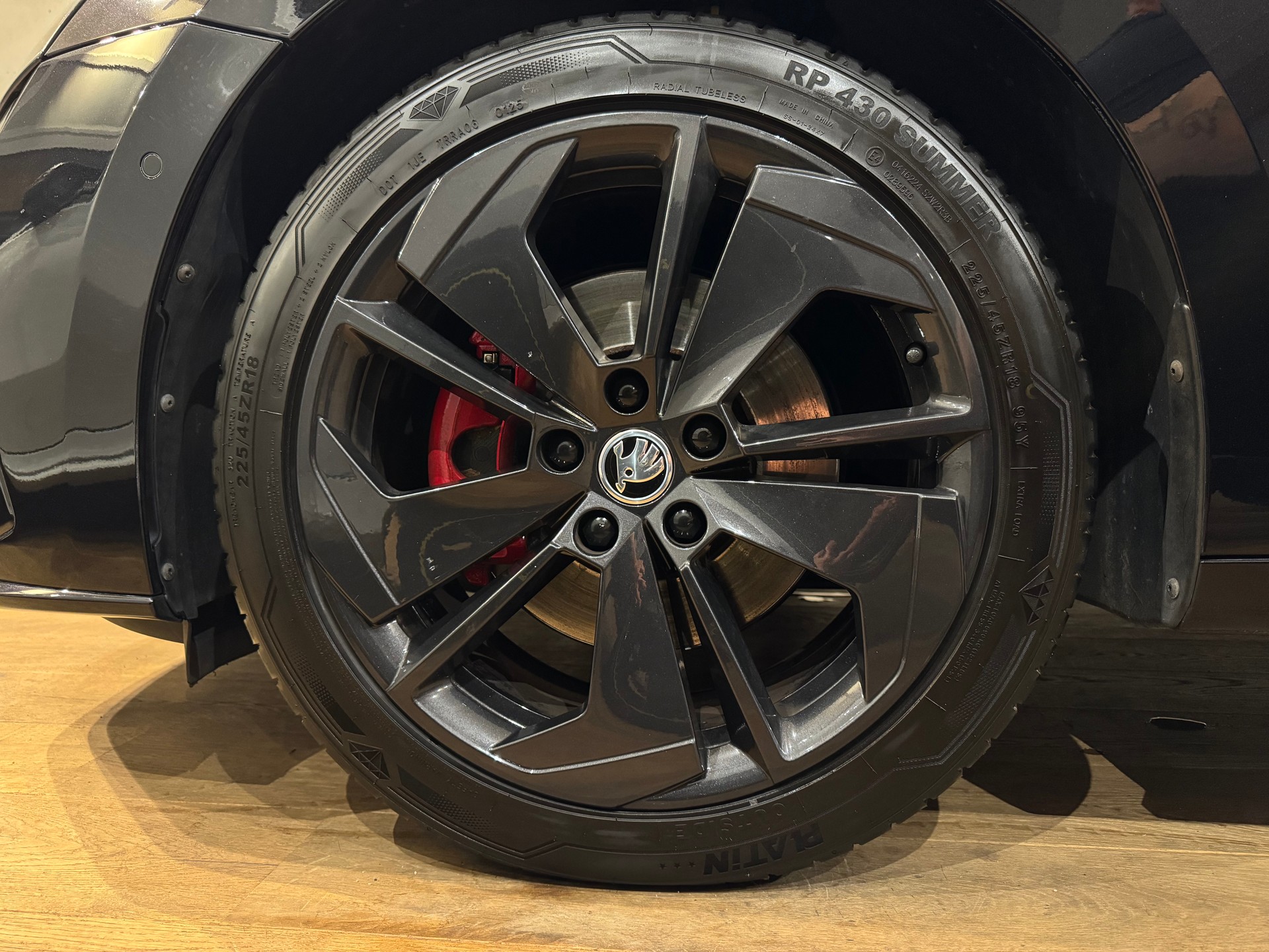 SKODA Octavia Combi 2.0 TDI DSG RS 4x4 || CH-FZG || AHK || TRAVEL ASSIST-image-5