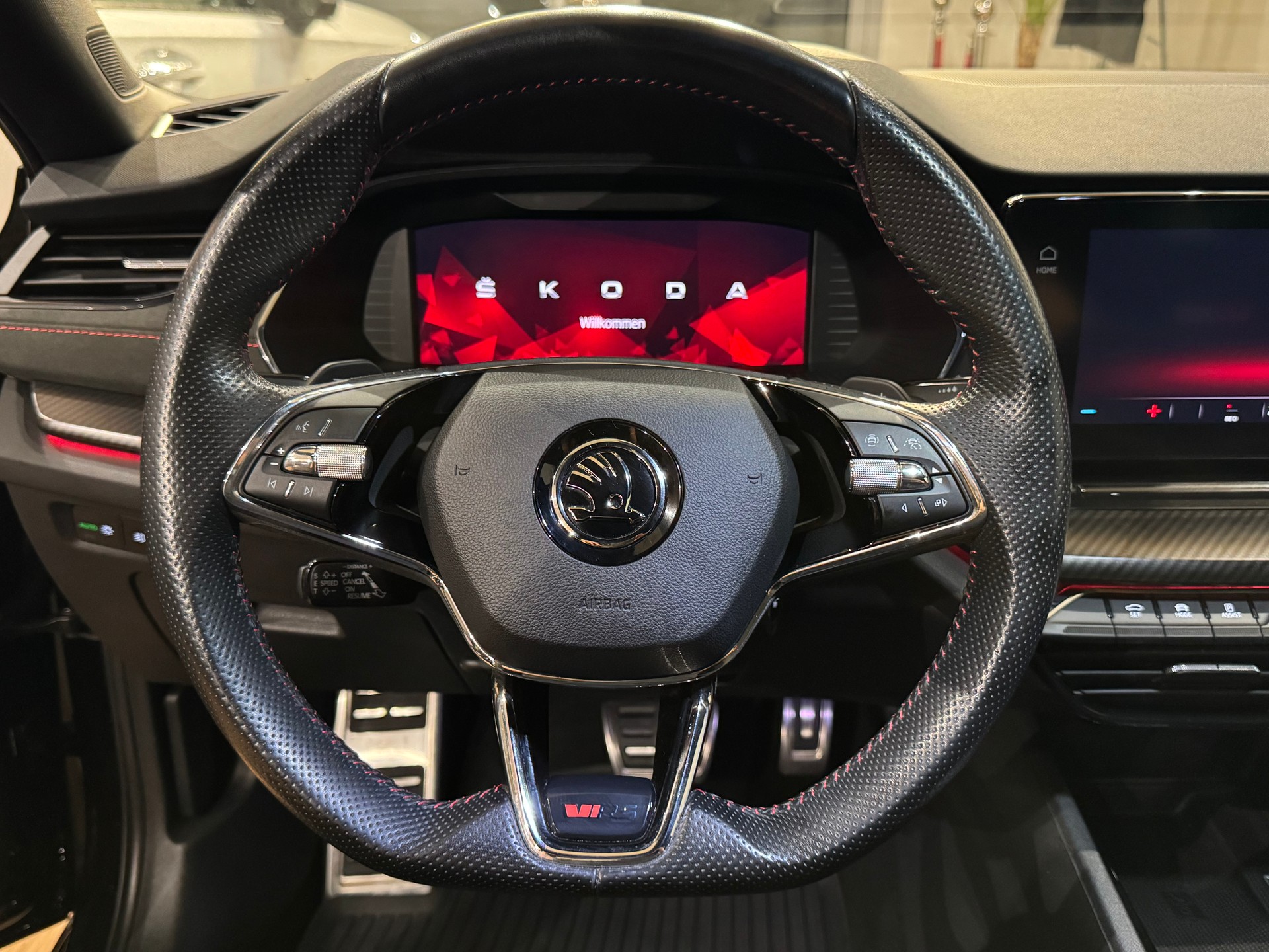 SKODA Octavia Combi 2.0 TDI DSG RS 4x4 || CH-FZG || AHK || TRAVEL ASSIST-image-22