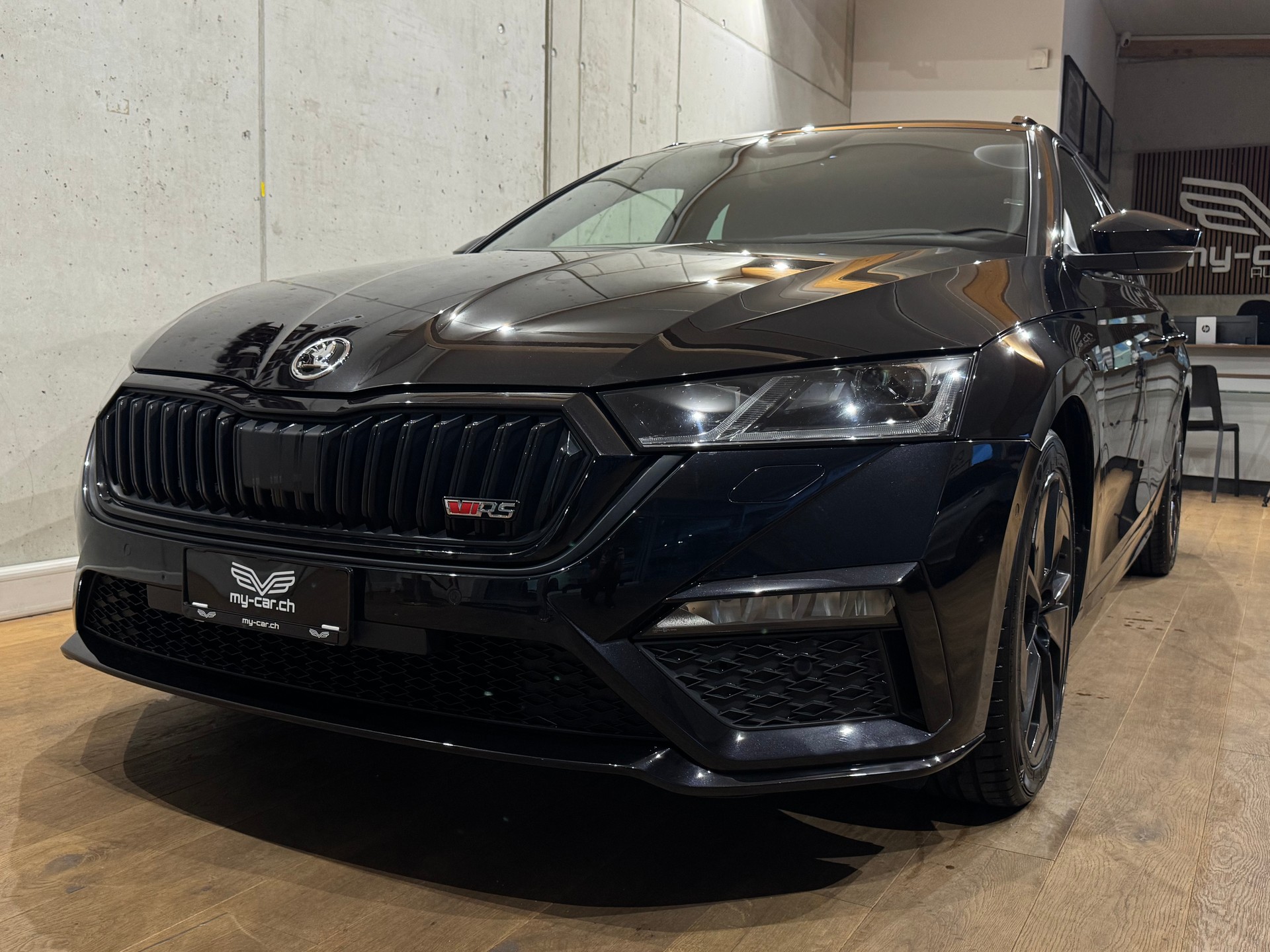SKODA Octavia Combi 2.0 TDI DSG RS 4x4 || CH-FZG || AHK || TRAVEL ASSIST-showroom-element-1