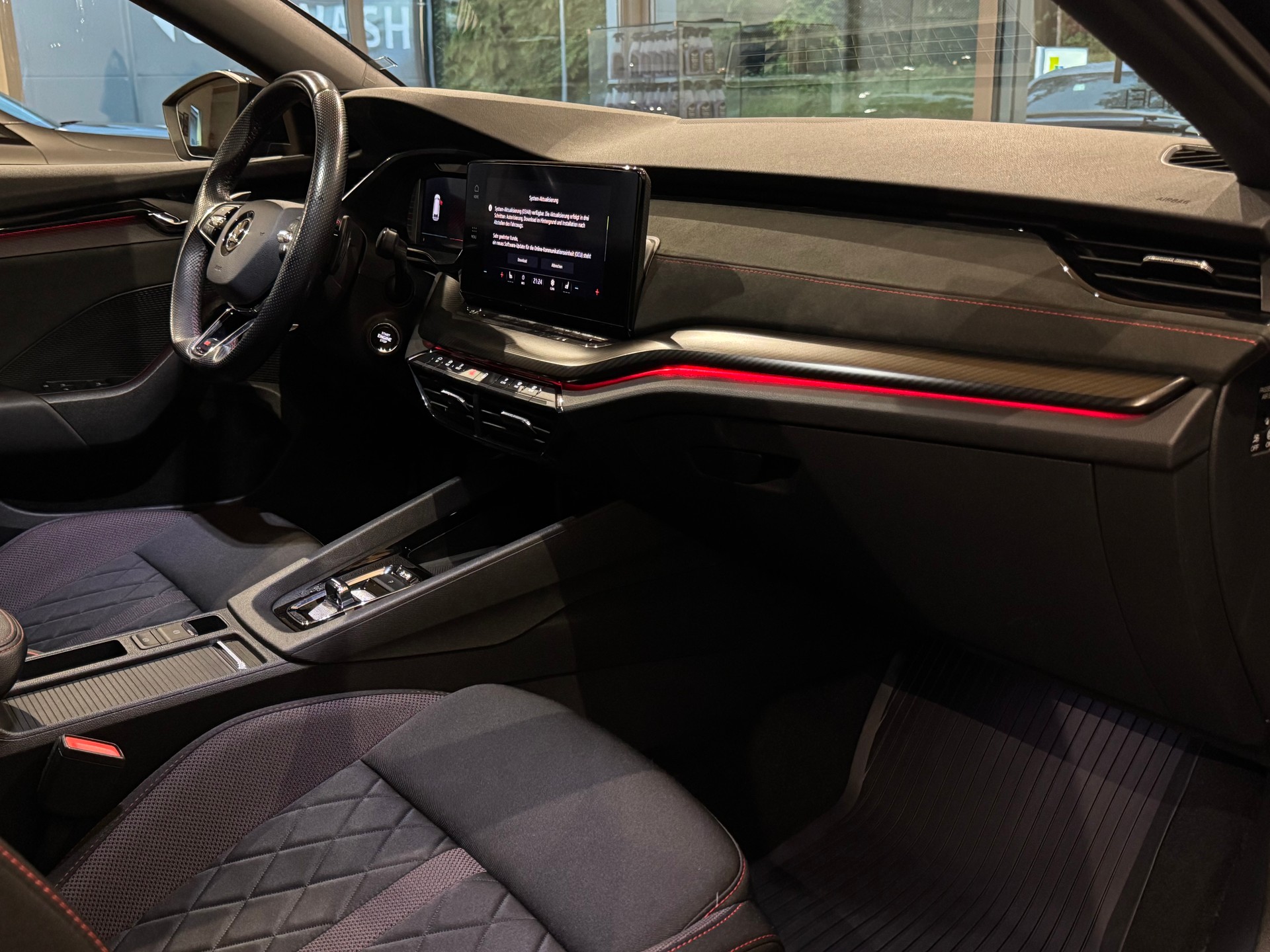 SKODA Octavia Combi 2.0 TDI DSG RS 4x4 || CH-FZG || AHK || TRAVEL ASSIST-image-27