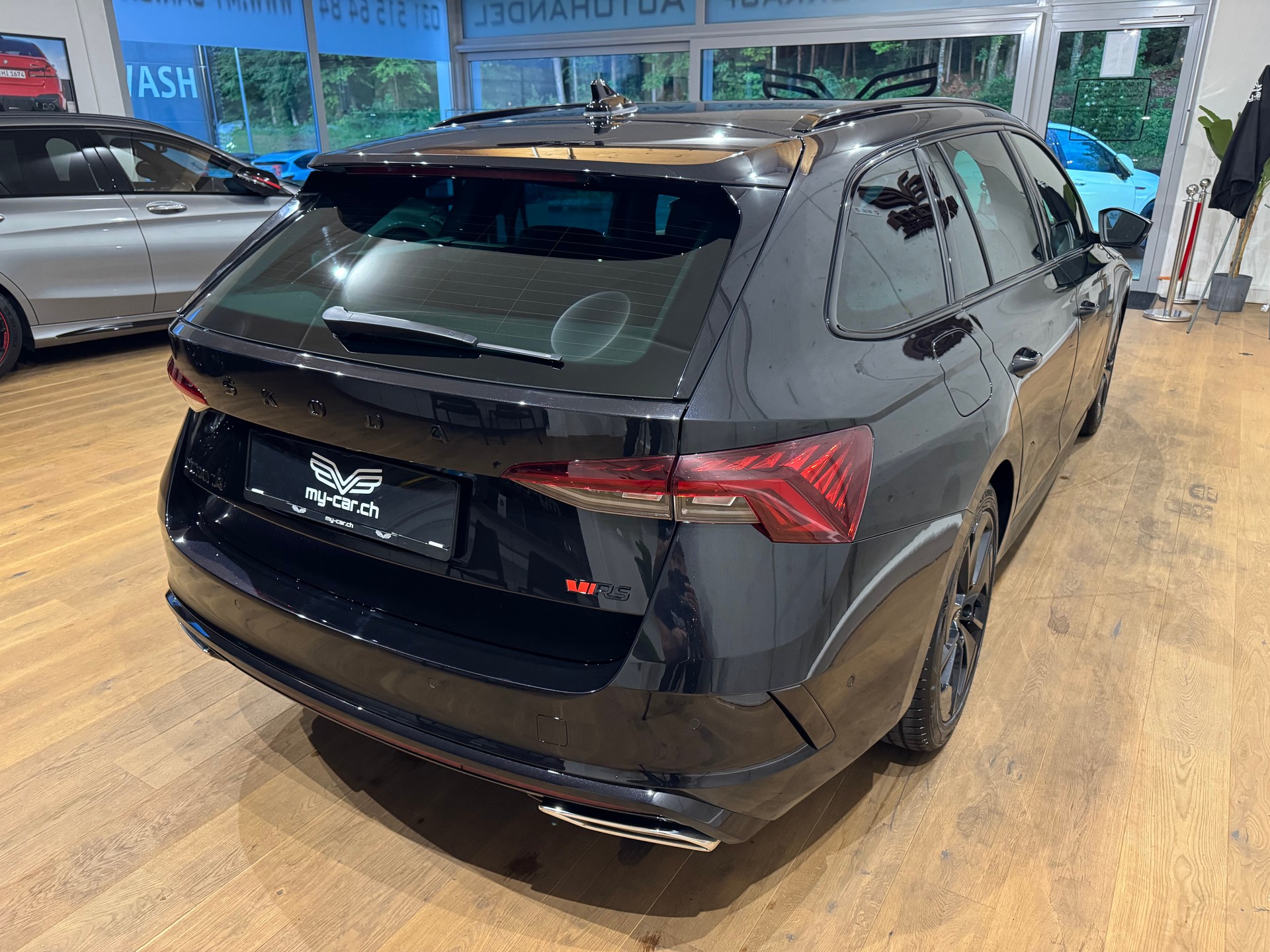 SKODA Octavia Combi 2.0 TDI DSG RS 4x4 || CH-FZG || AHK || TRAVEL ASSIST-image-14