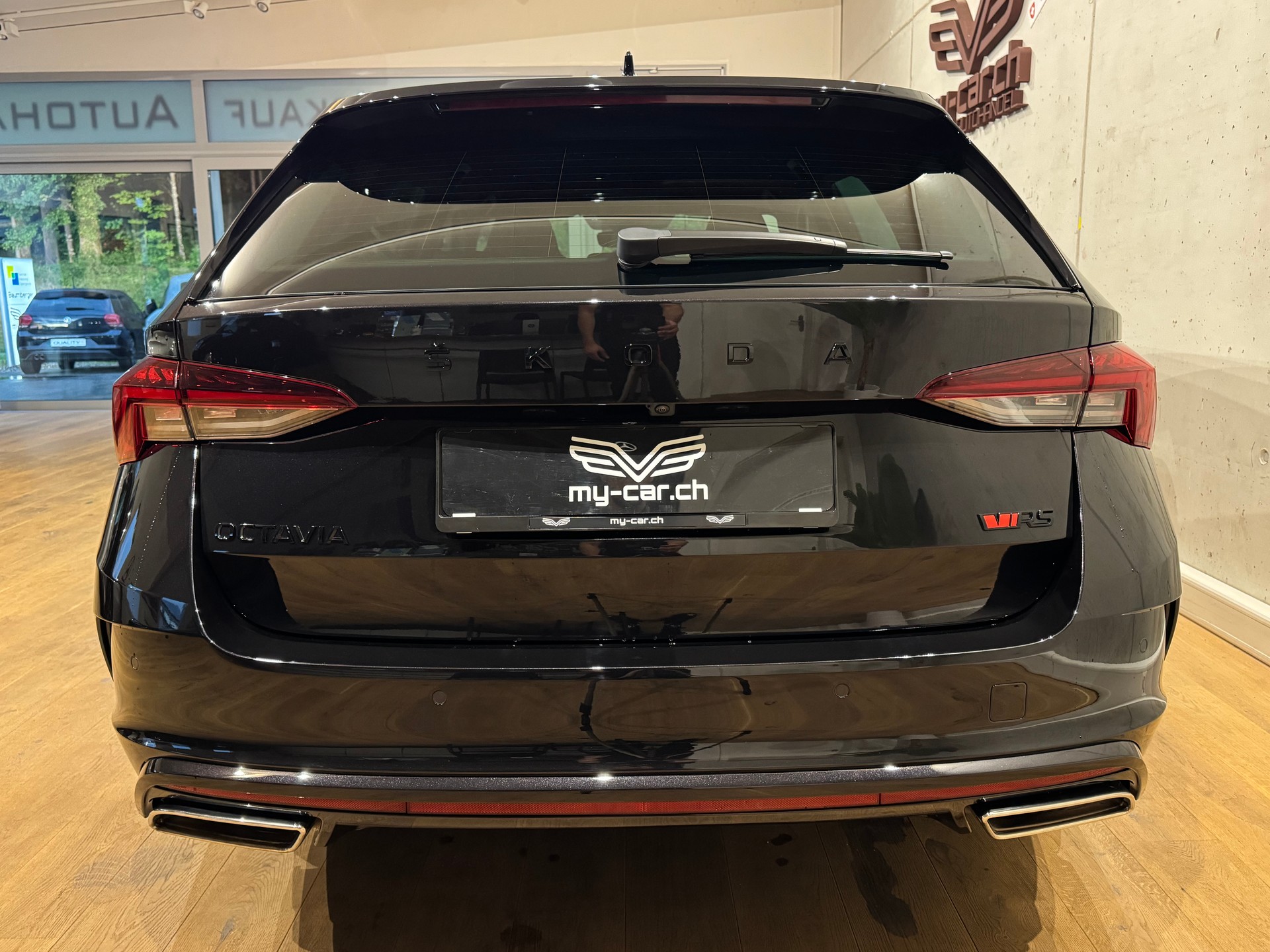 SKODA Octavia Combi 2.0 TDI DSG RS 4x4 || CH-FZG || AHK || TRAVEL ASSIST-image-10