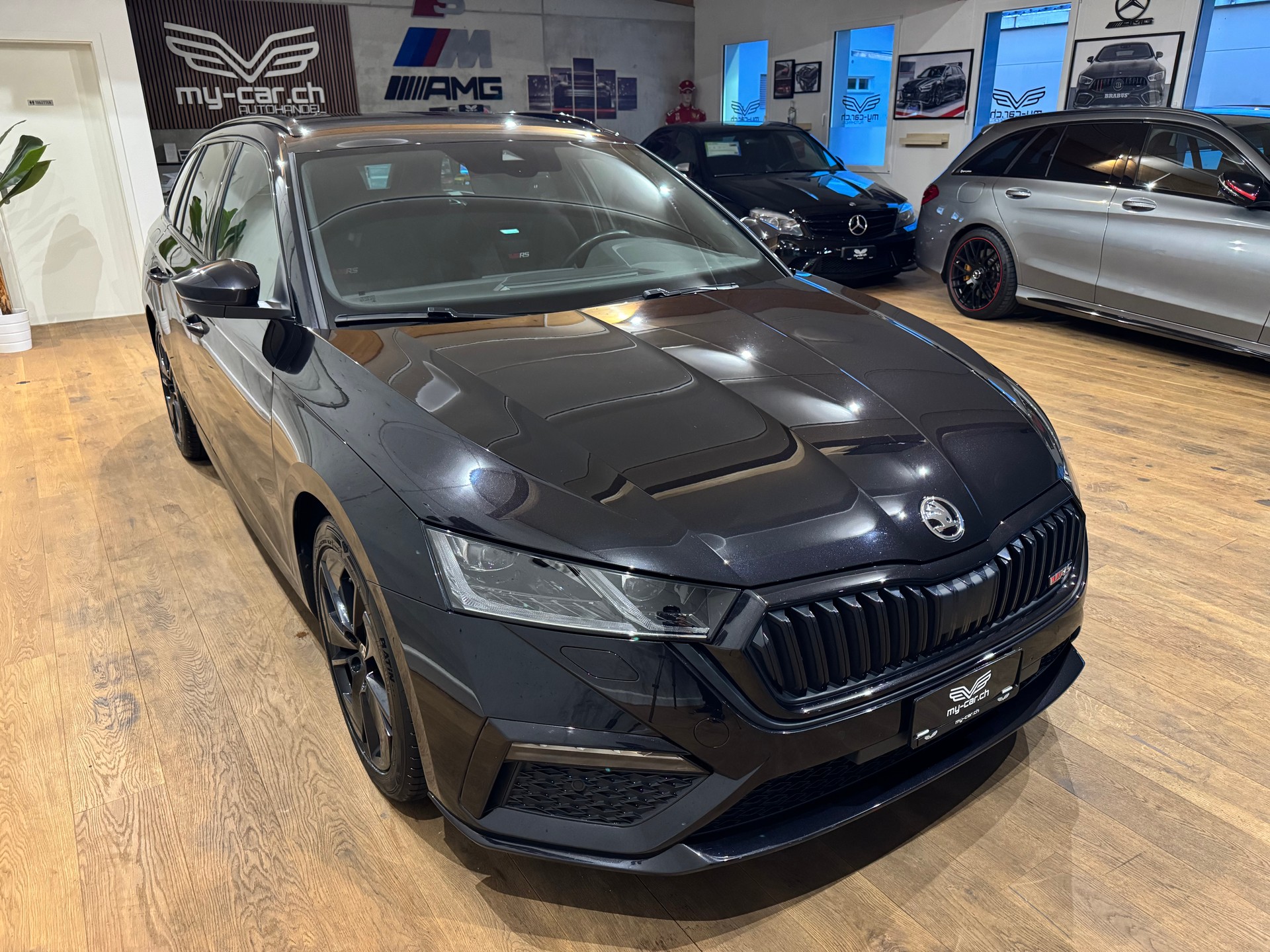 SKODA Octavia Combi 2.0 TDI DSG RS 4x4 || CH-FZG || AHK || TRAVEL ASSIST-image-16
