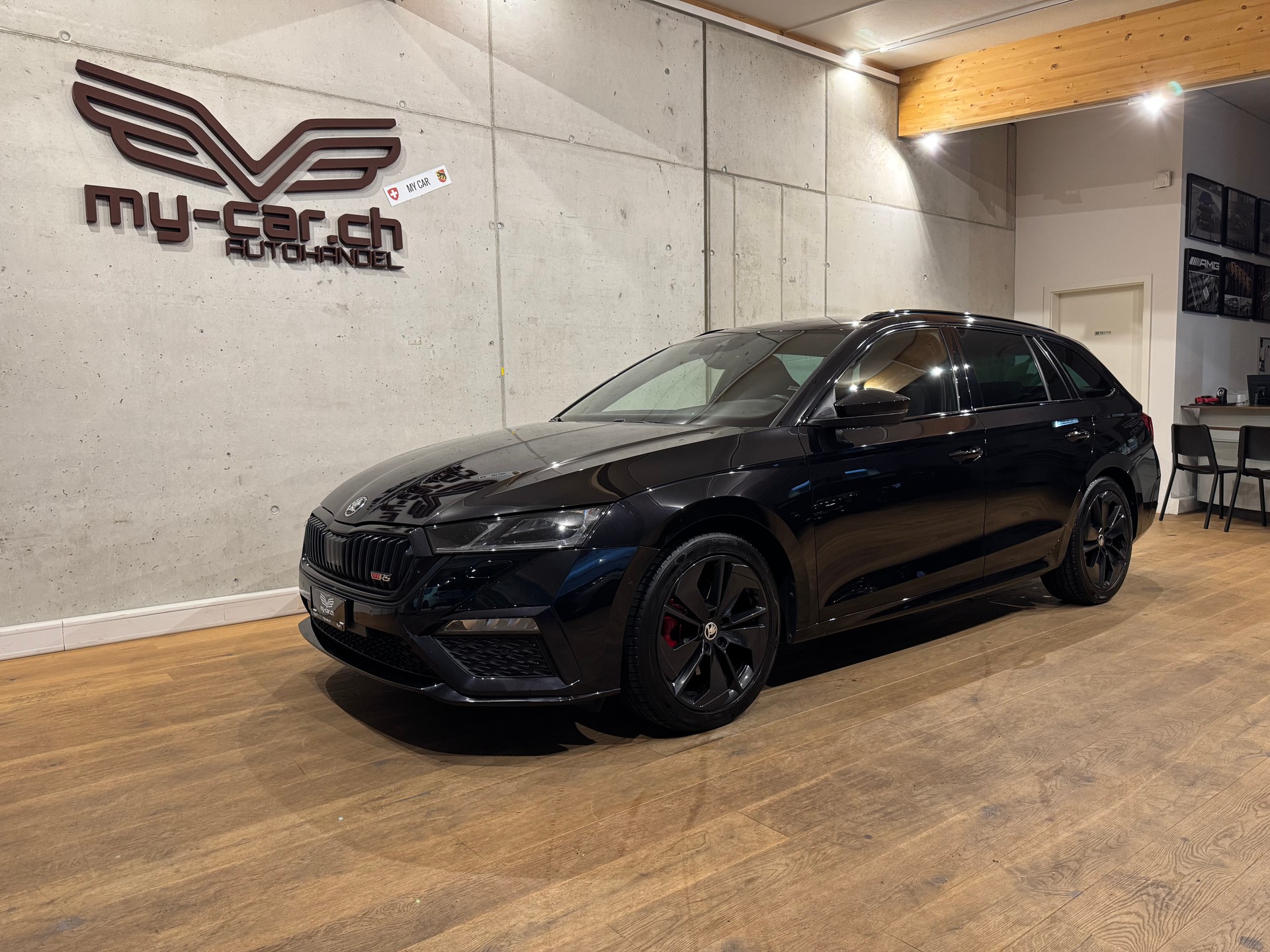 SKODA Octavia Combi 2.0 TDI DSG RS 4x4 || CH-FZG || AHK || TRAVEL ASSIST