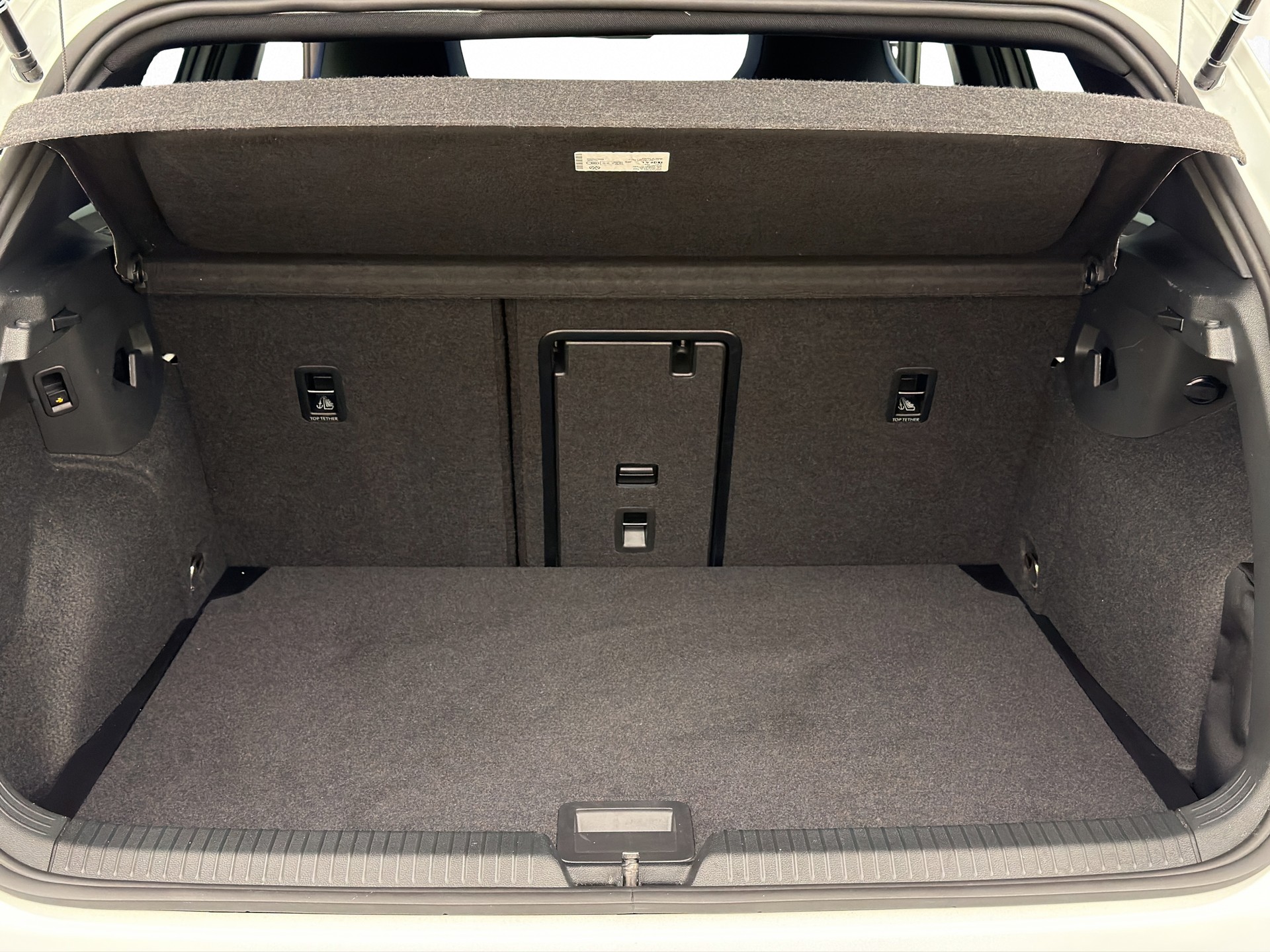 VW Golf 8 2.0 TSI R DSG 4motion 333PS-image-12