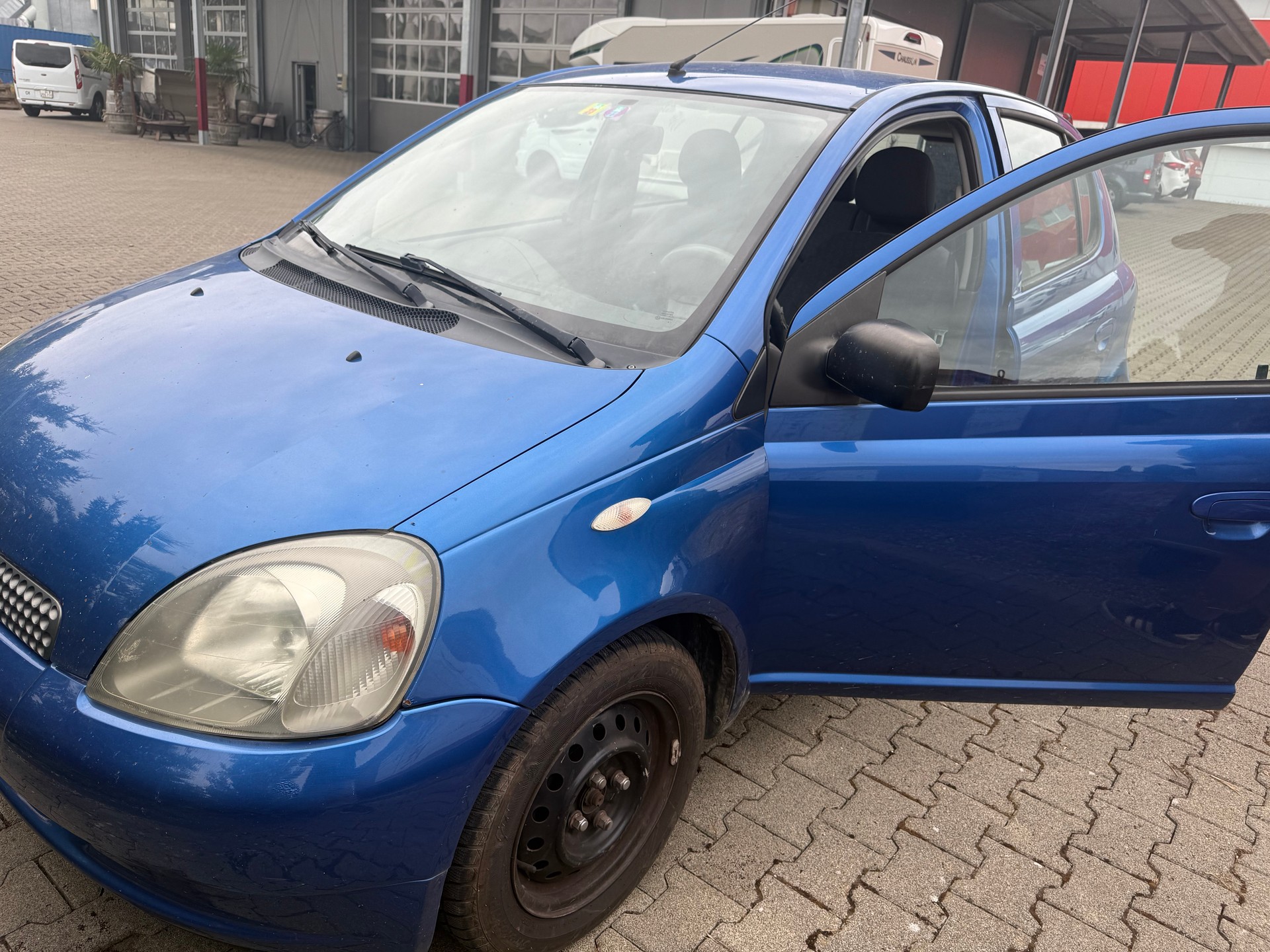 TOYOTA Yaris 1.3 Linea Sol-image-1