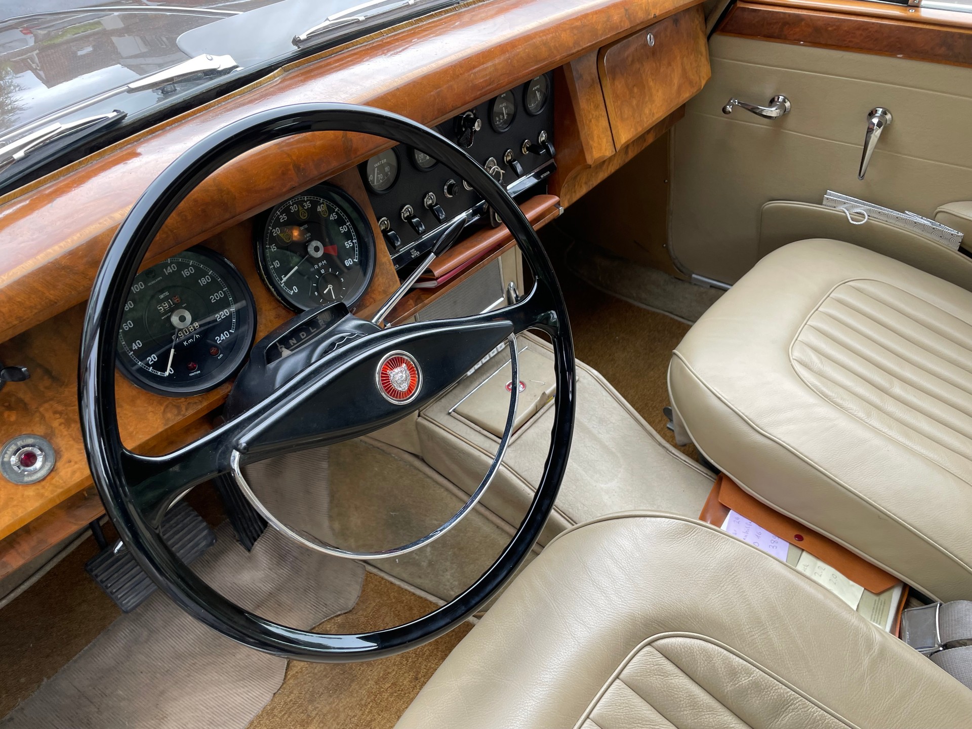 JAGUAR MK 2-image-3