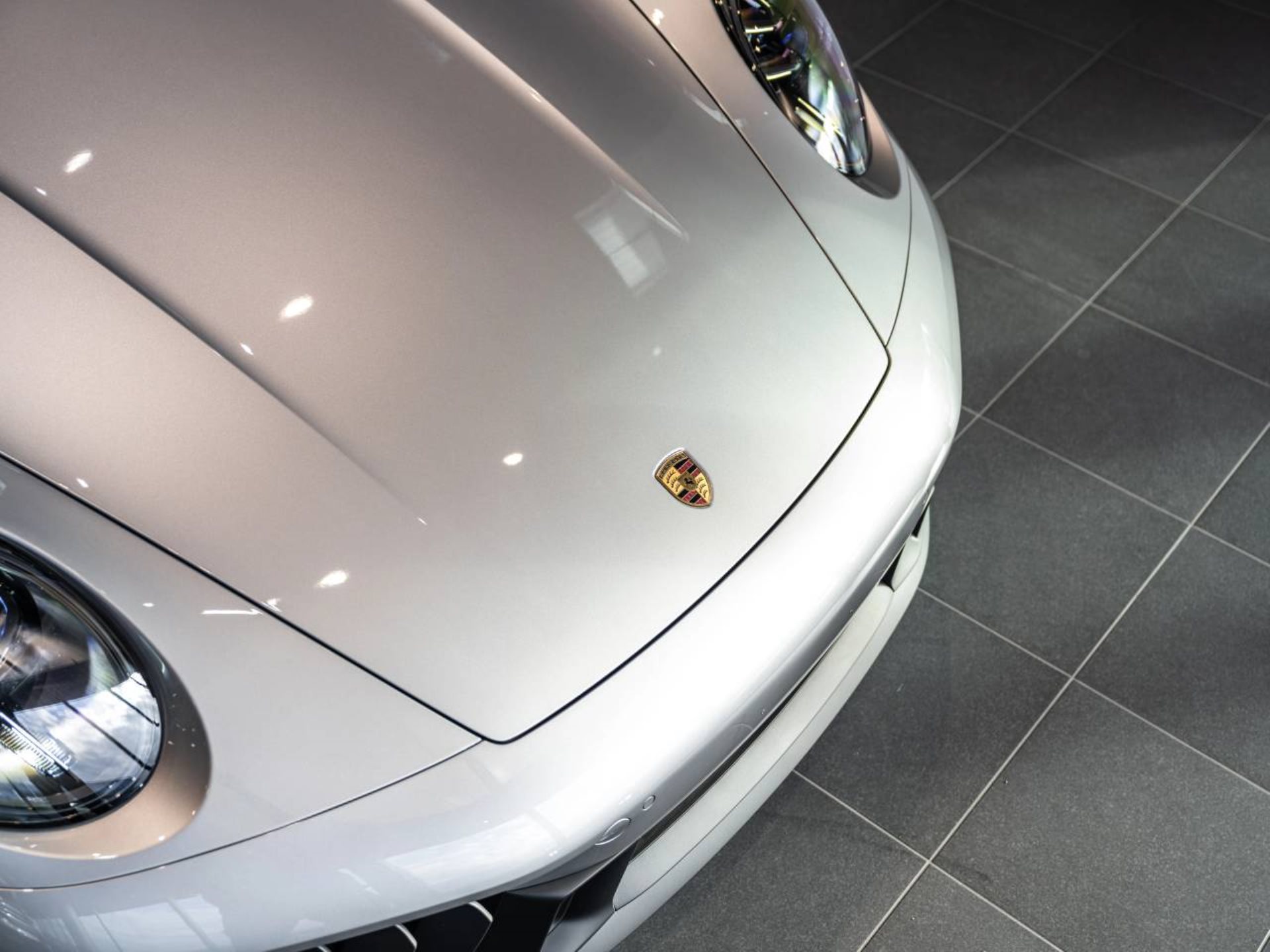 PORSCHE 911 Carrera 4 GTS-image-23