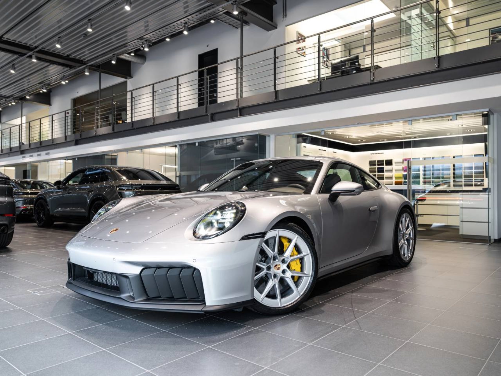 PORSCHE 911 Carrera 4 GTS-image-7