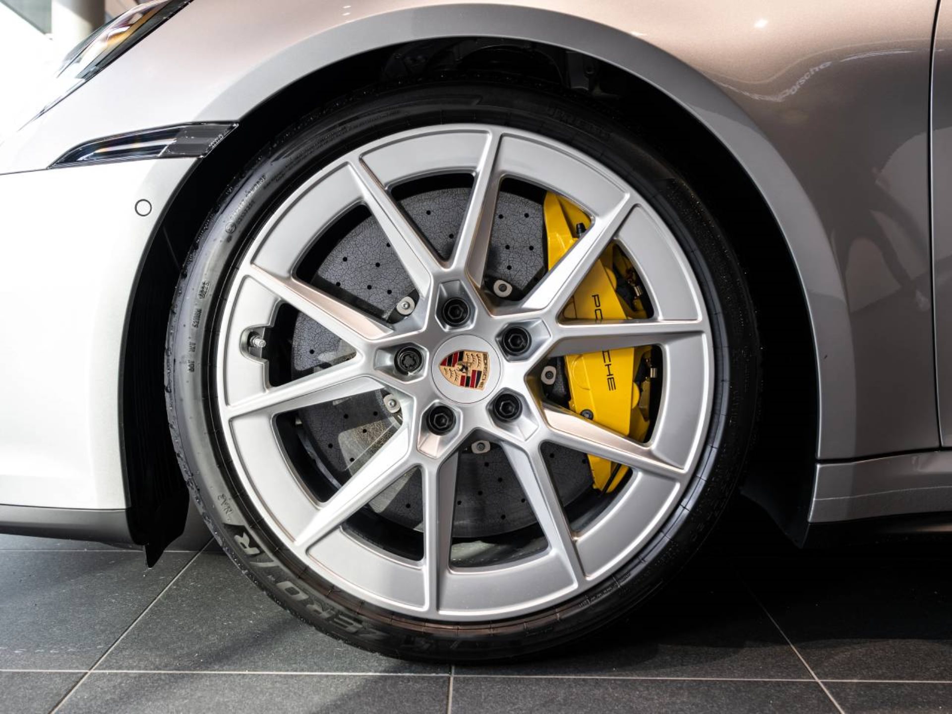 PORSCHE 911 Carrera 4 GTS-image-30
