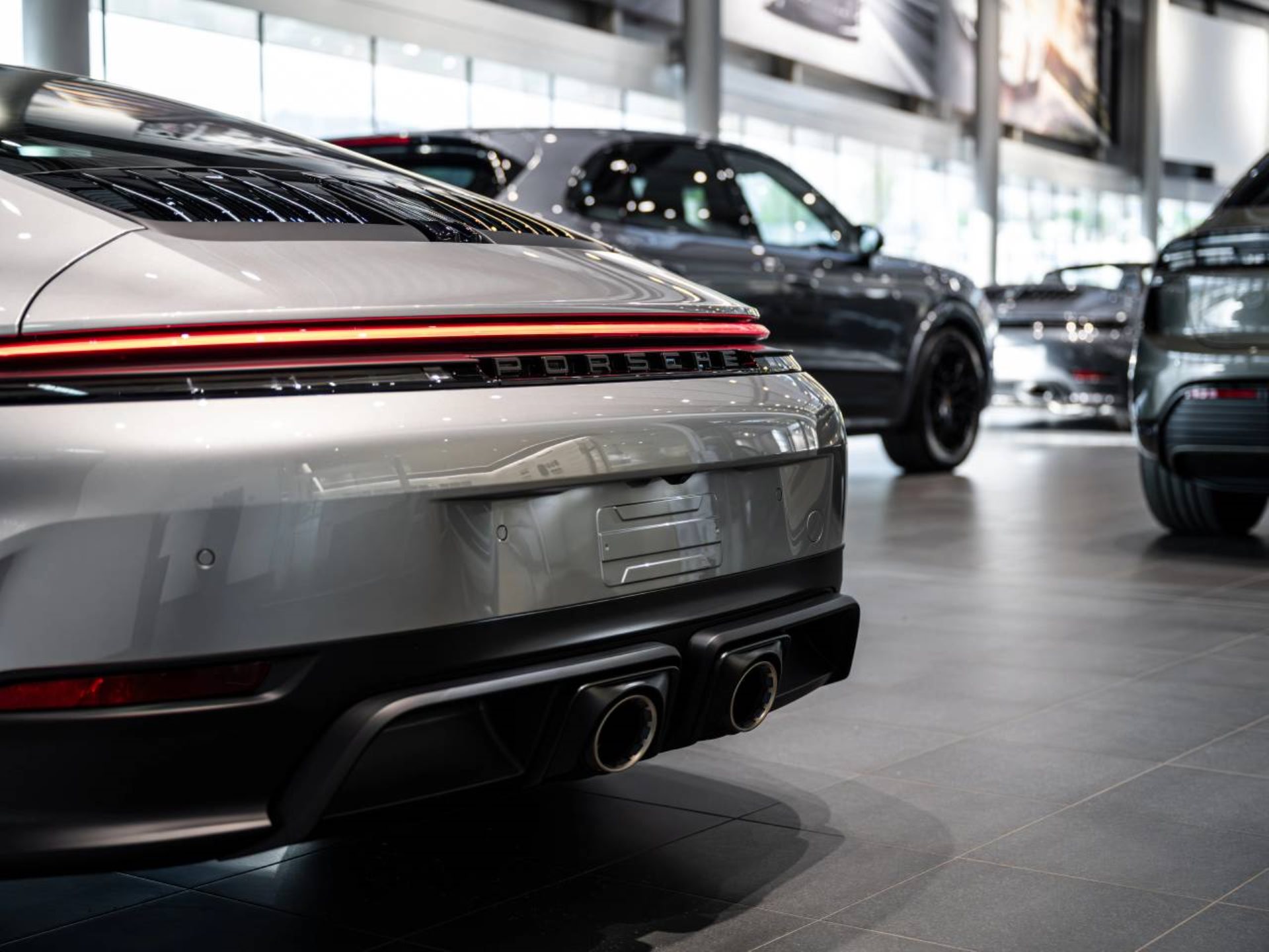 PORSCHE 911 Carrera 4 GTS-image-25