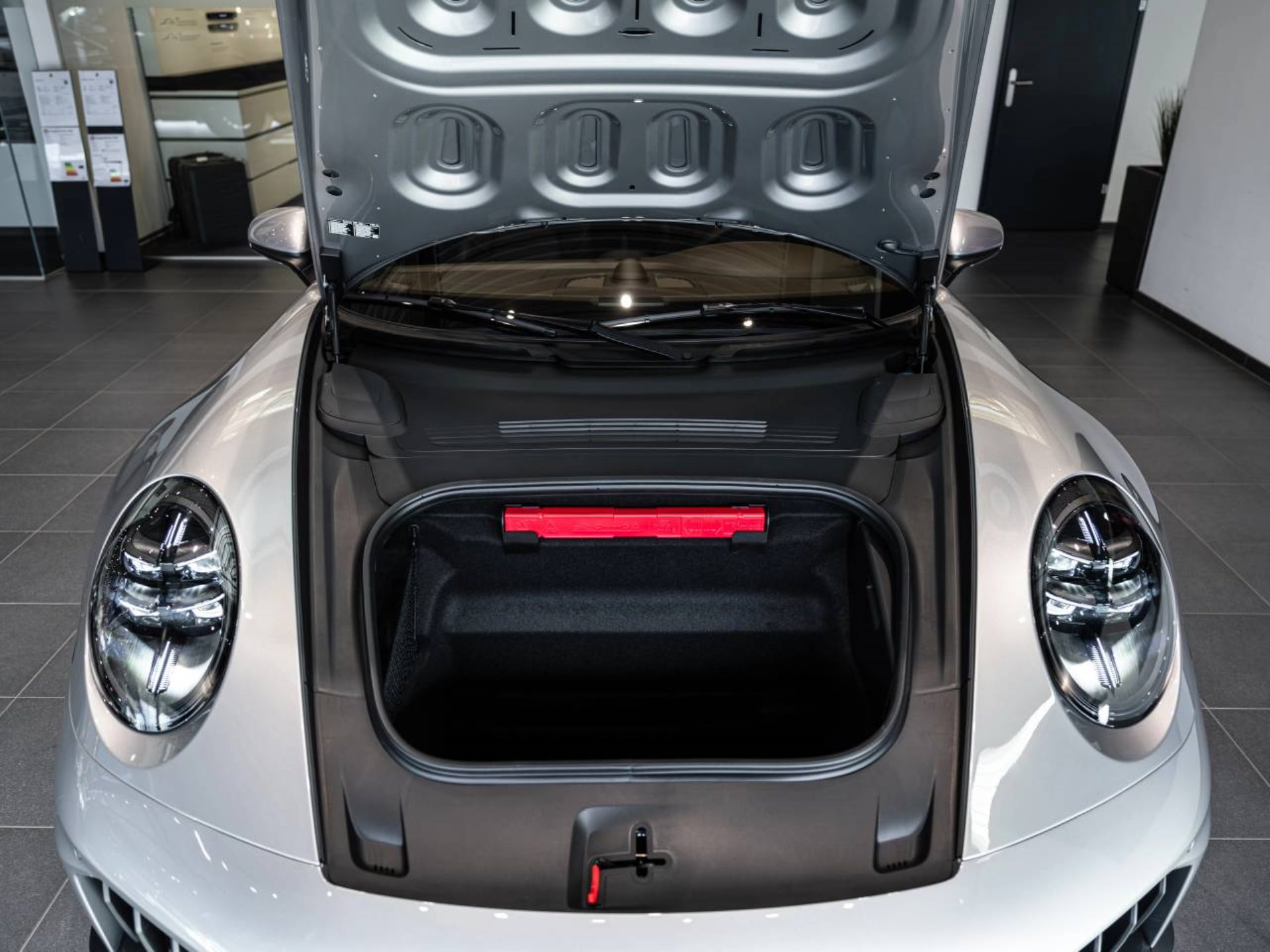 PORSCHE 911 Carrera 4 GTS-image-9