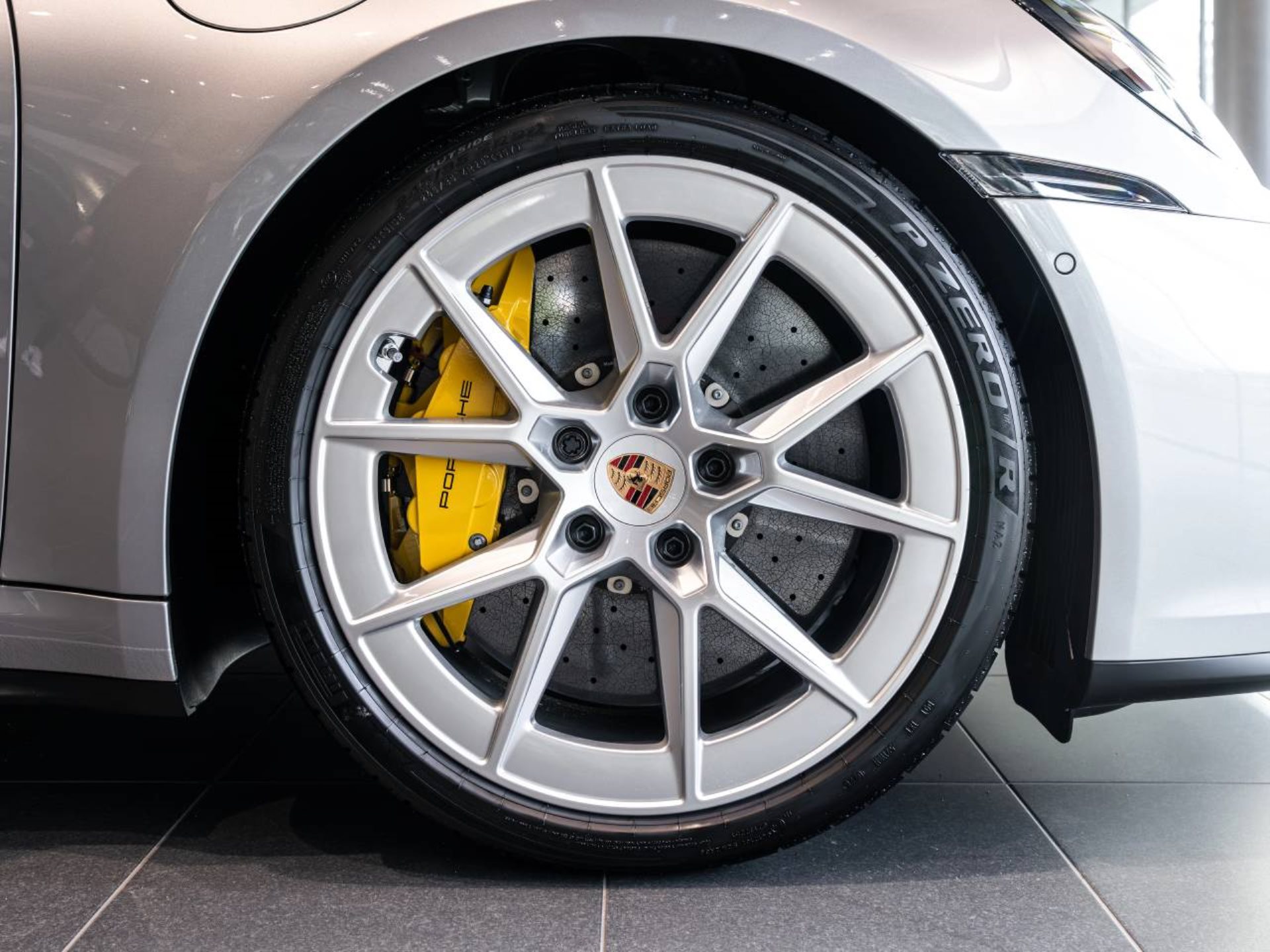 PORSCHE 911 Carrera 4 GTS-image-27