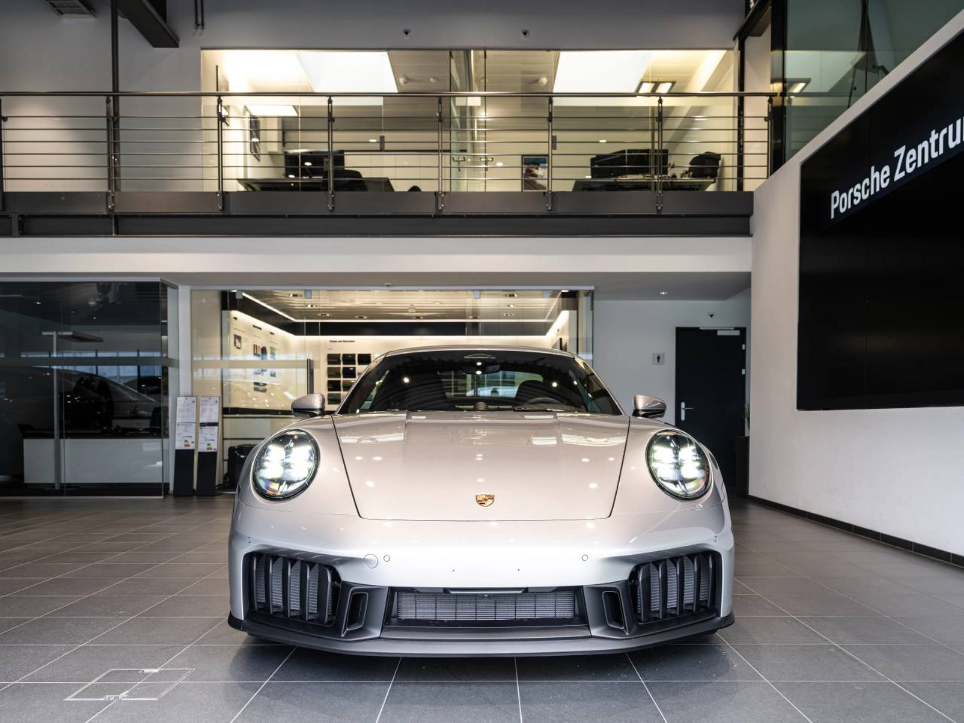 PORSCHE 911 Carrera 4 GTS-image-8