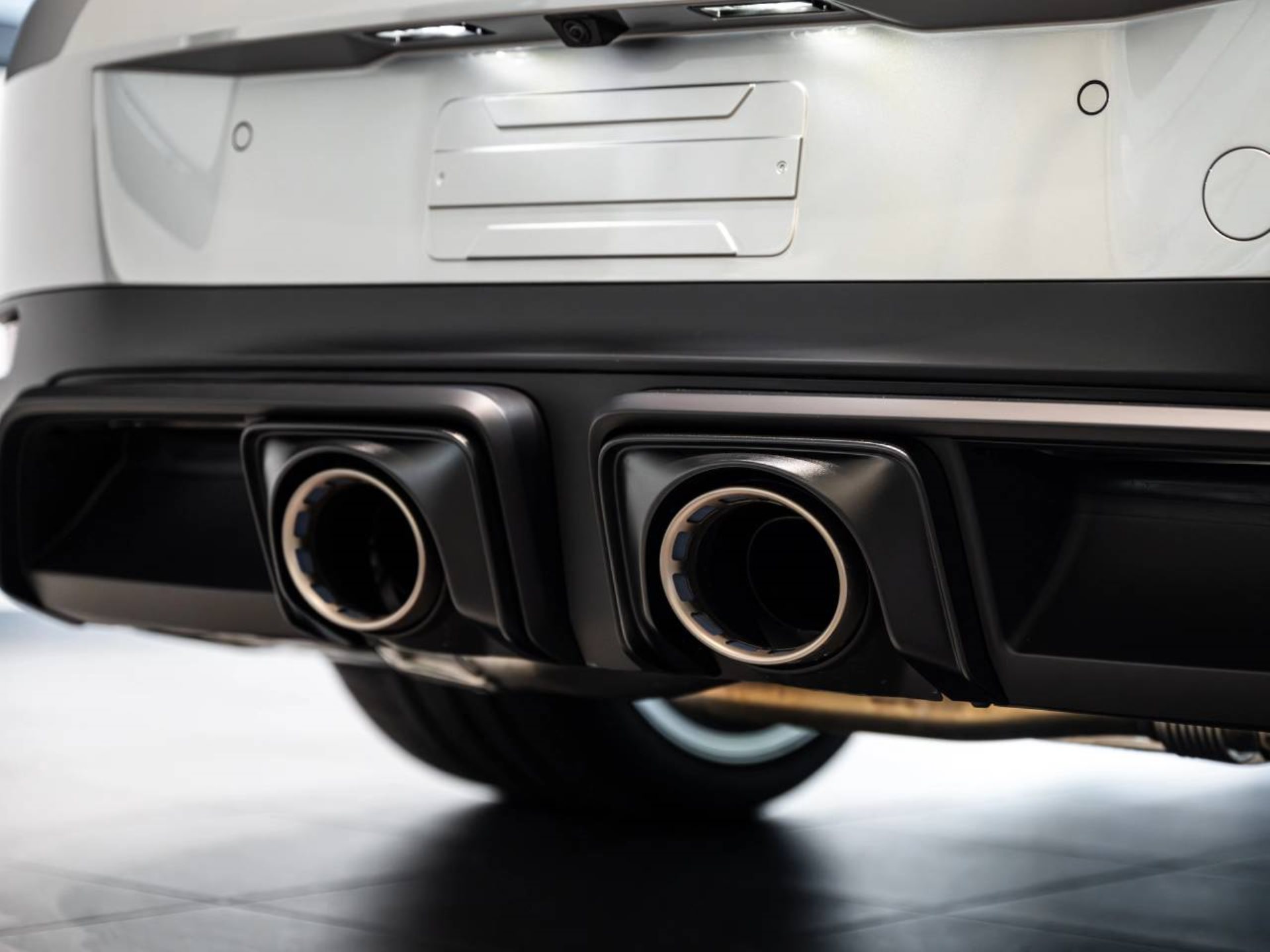 PORSCHE 911 Carrera 4 GTS-image-24