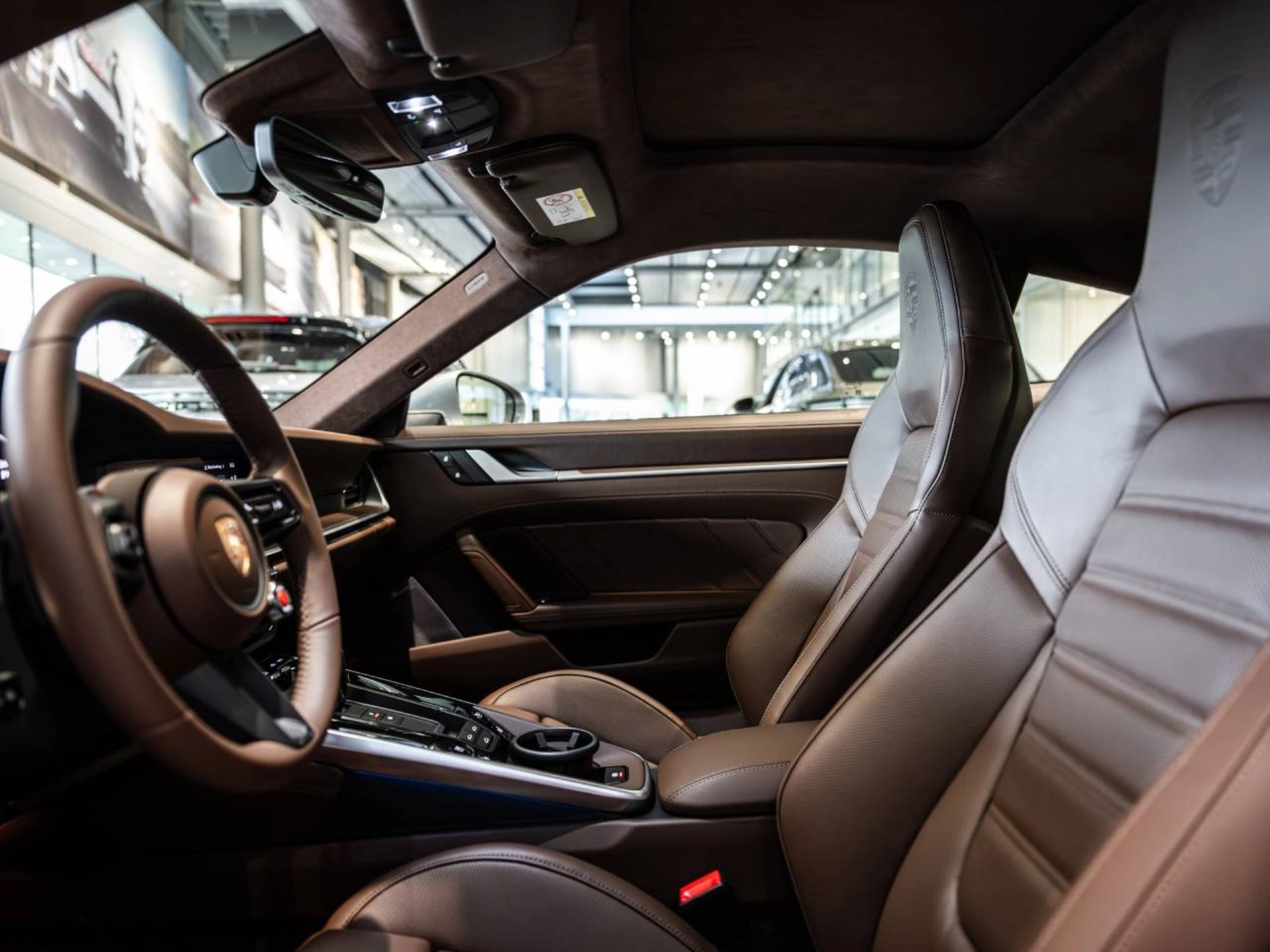 PORSCHE 911 Carrera 4 GTS-image-3