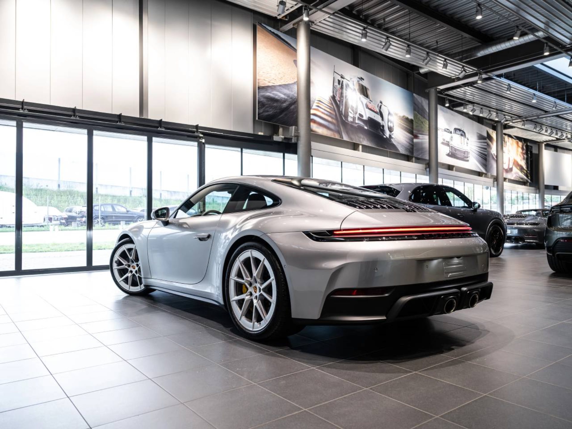 PORSCHE 911 Carrera 4 GTS-image-6
