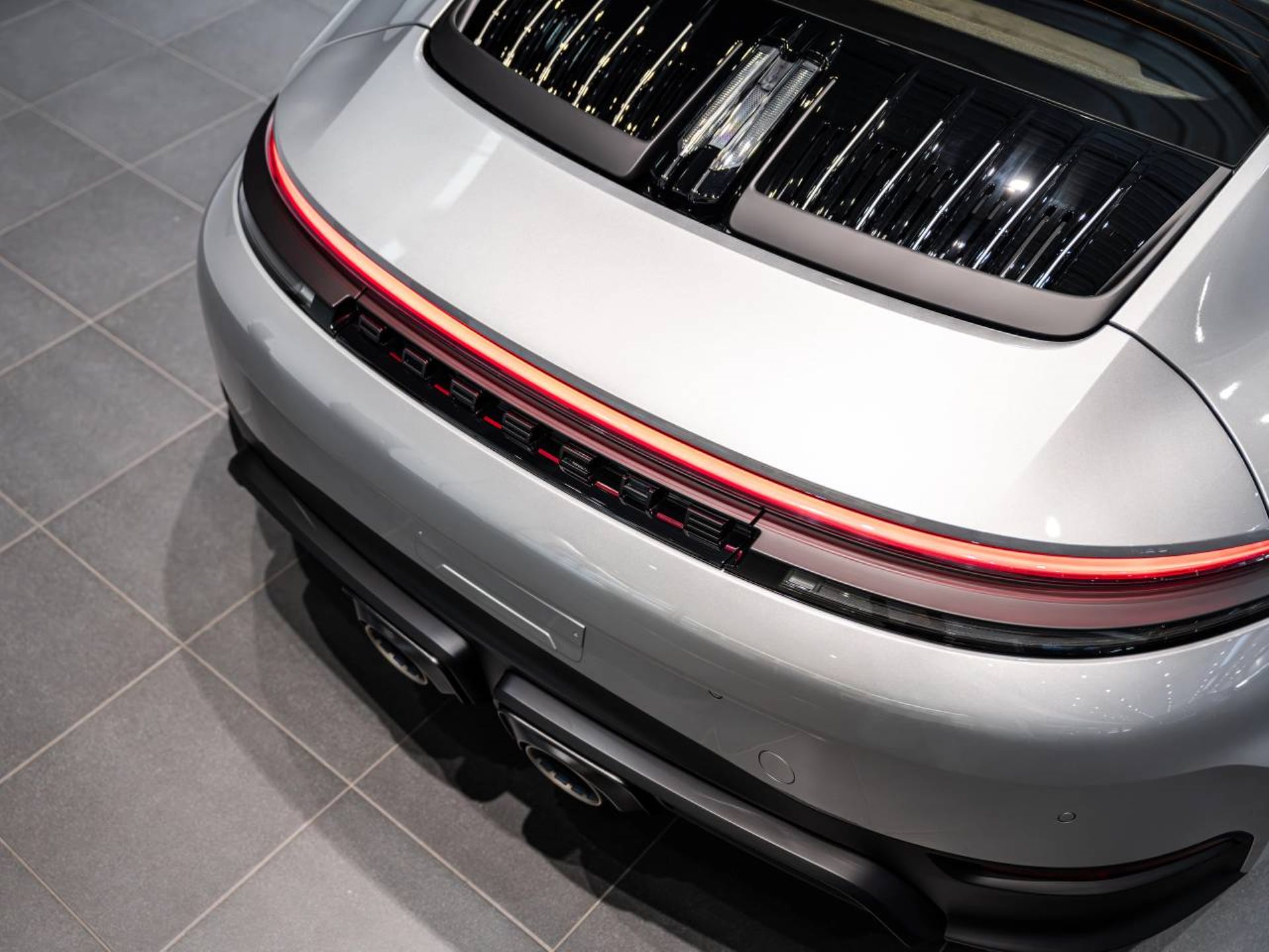 PORSCHE 911 Carrera 4 GTS-image-26