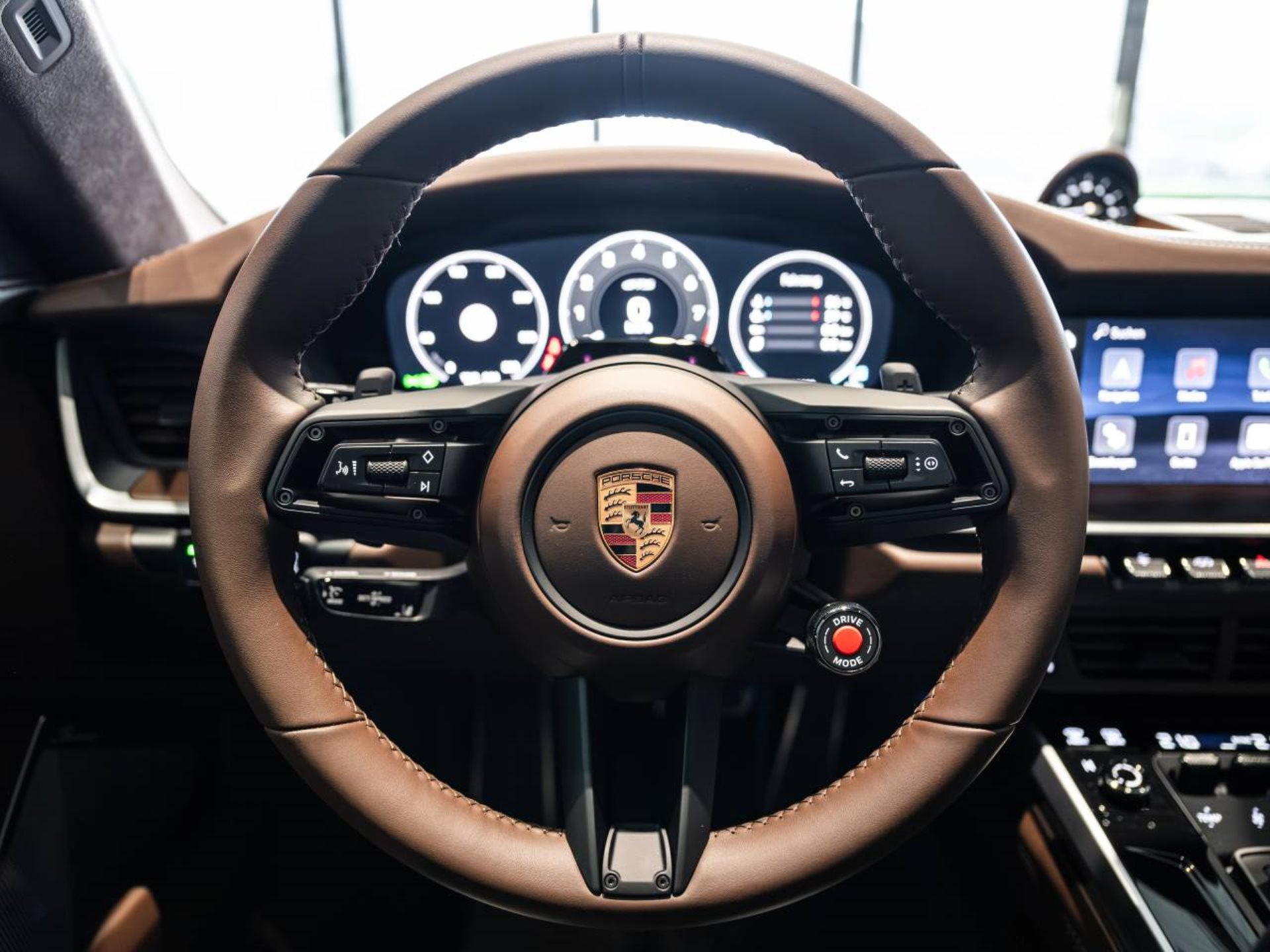 PORSCHE 911 Carrera 4 GTS-image-12