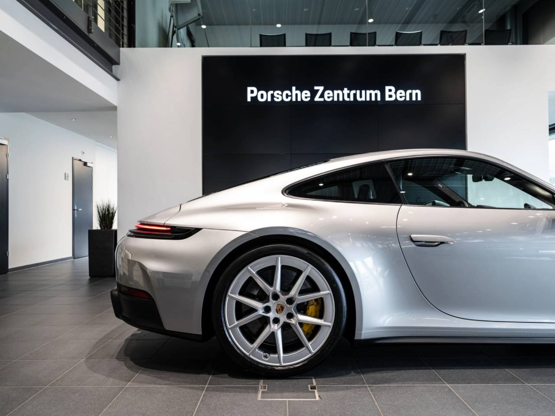 PORSCHE 911 Carrera 4 GTS-image-10