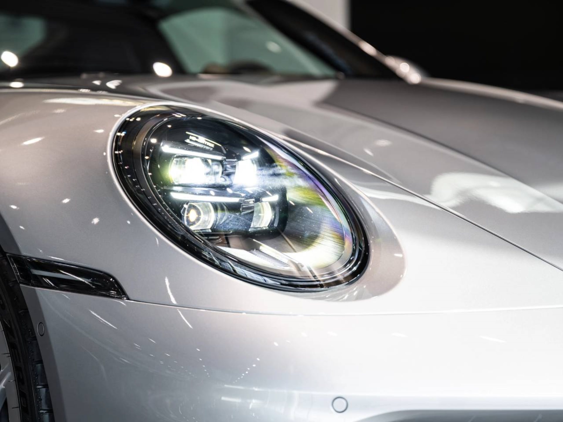 PORSCHE 911 Carrera 4 GTS-image-21