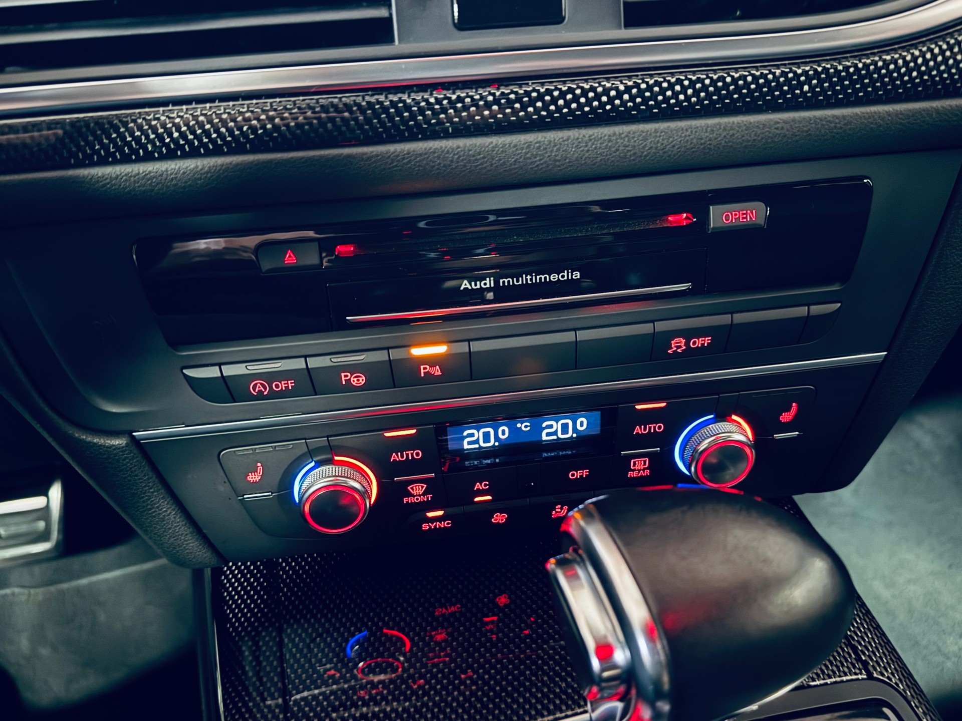 AUDI S6 Avant 4.0 TFSI V8 quattro S-tronic-image-24