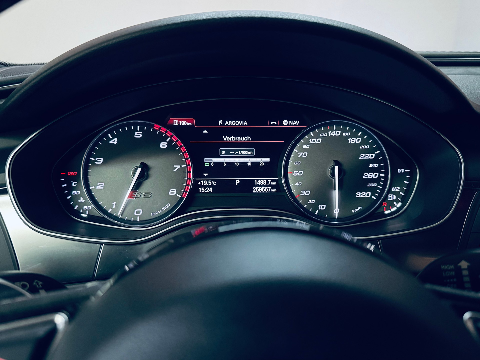 AUDI S6 Avant 4.0 TFSI V8 quattro S-tronic-image-18
