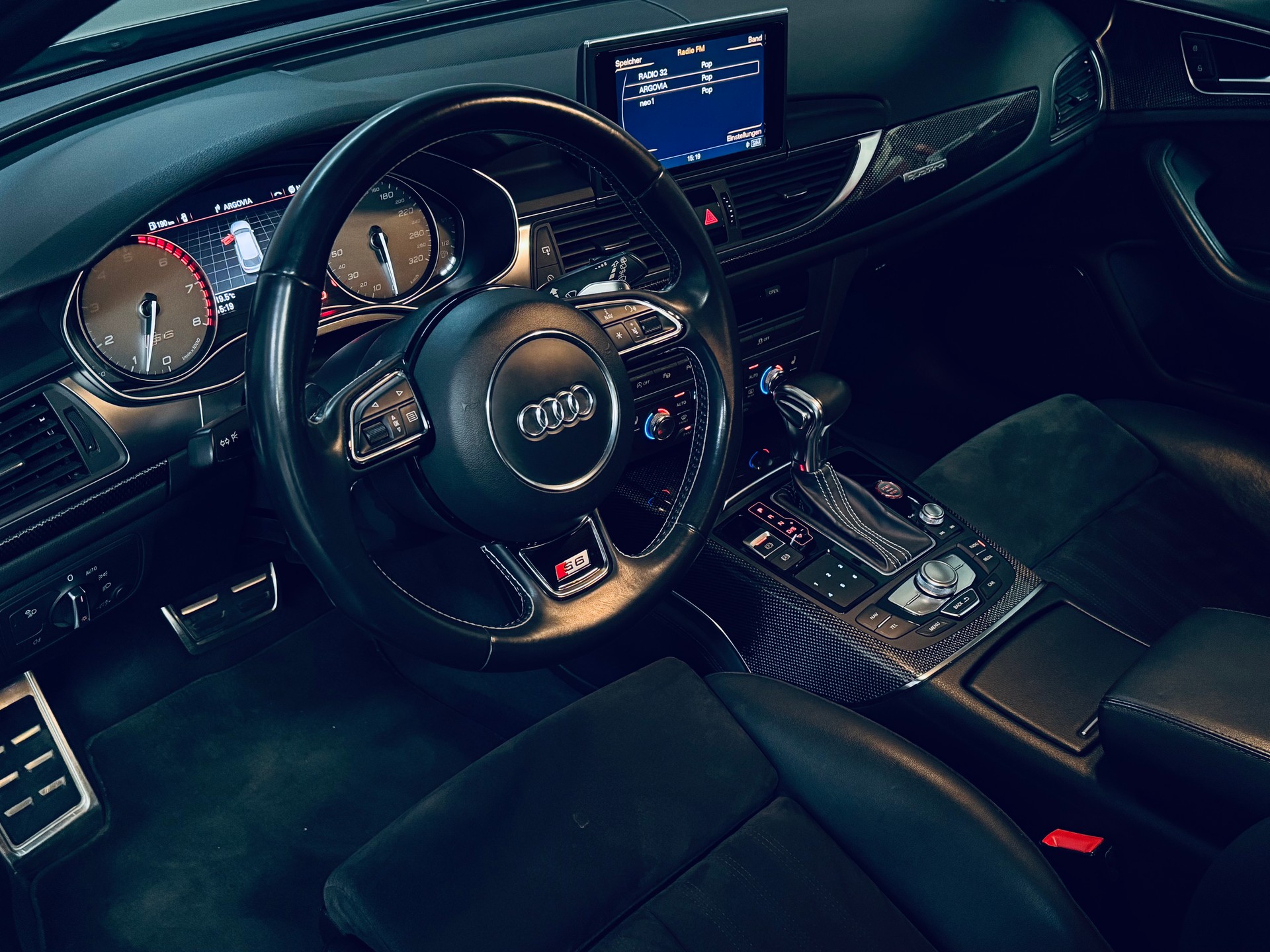 AUDI S6 Avant 4.0 TFSI V8 quattro S-tronic-image-14