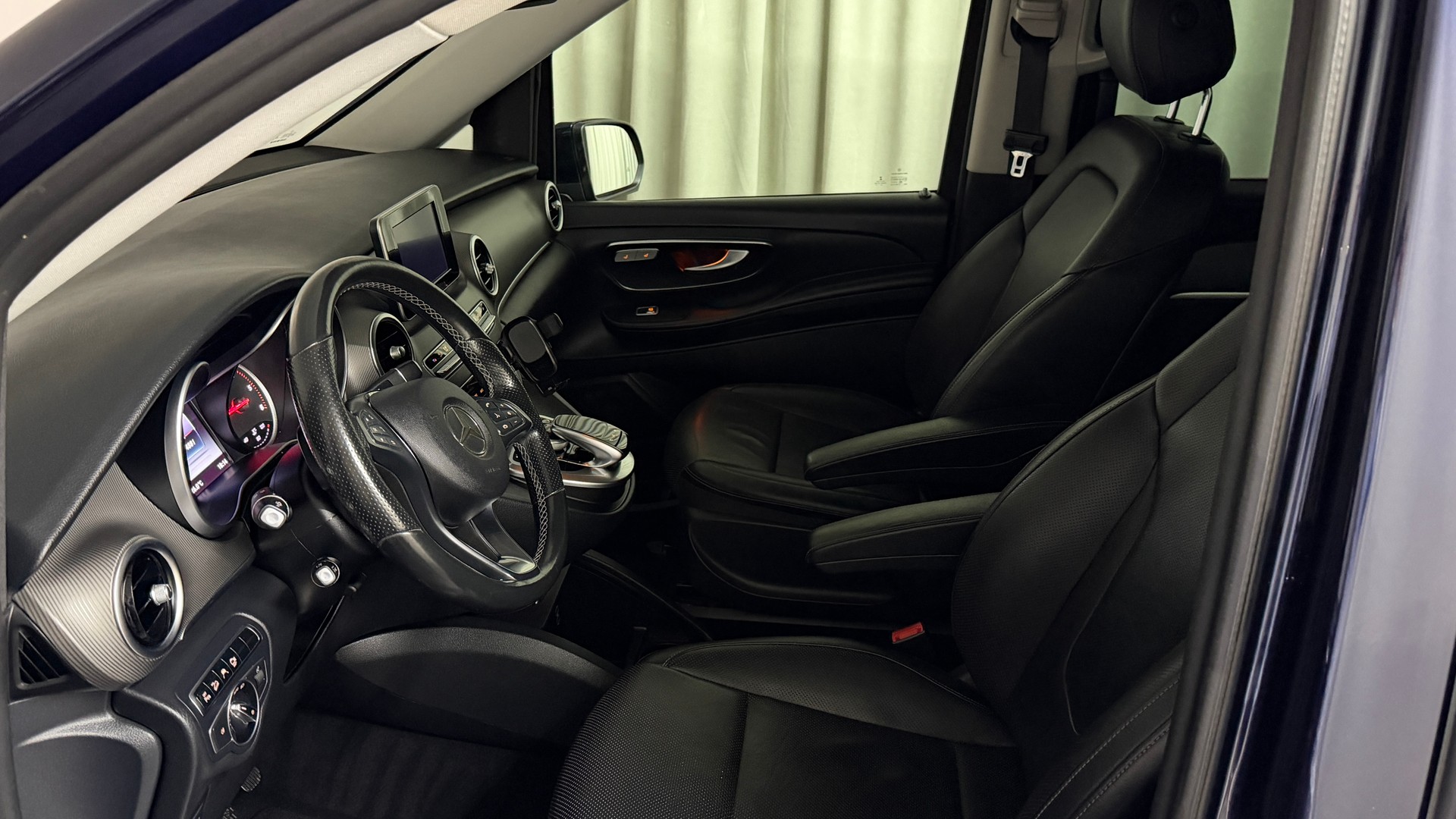 MERCEDES-BENZ V 250 d Avantgarde lang 4Matic 7G-Tronic-image-6